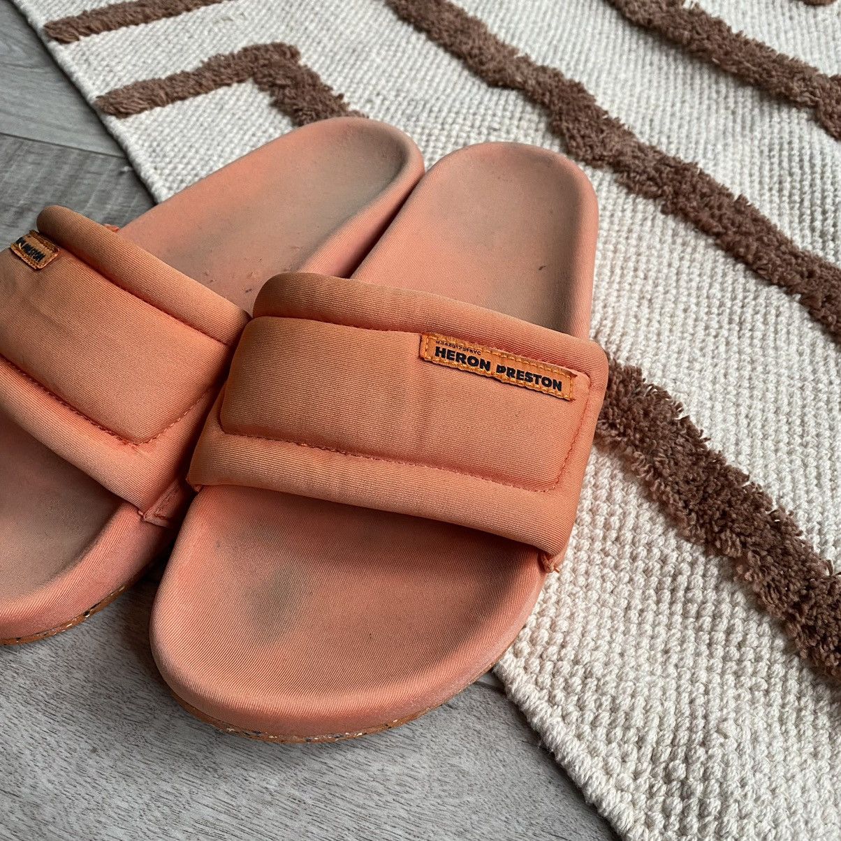 Heron Preston HERON PRESTON ORANGE SLIDES SHOES Size US 7 / IT 37 - 4 Thumbnail