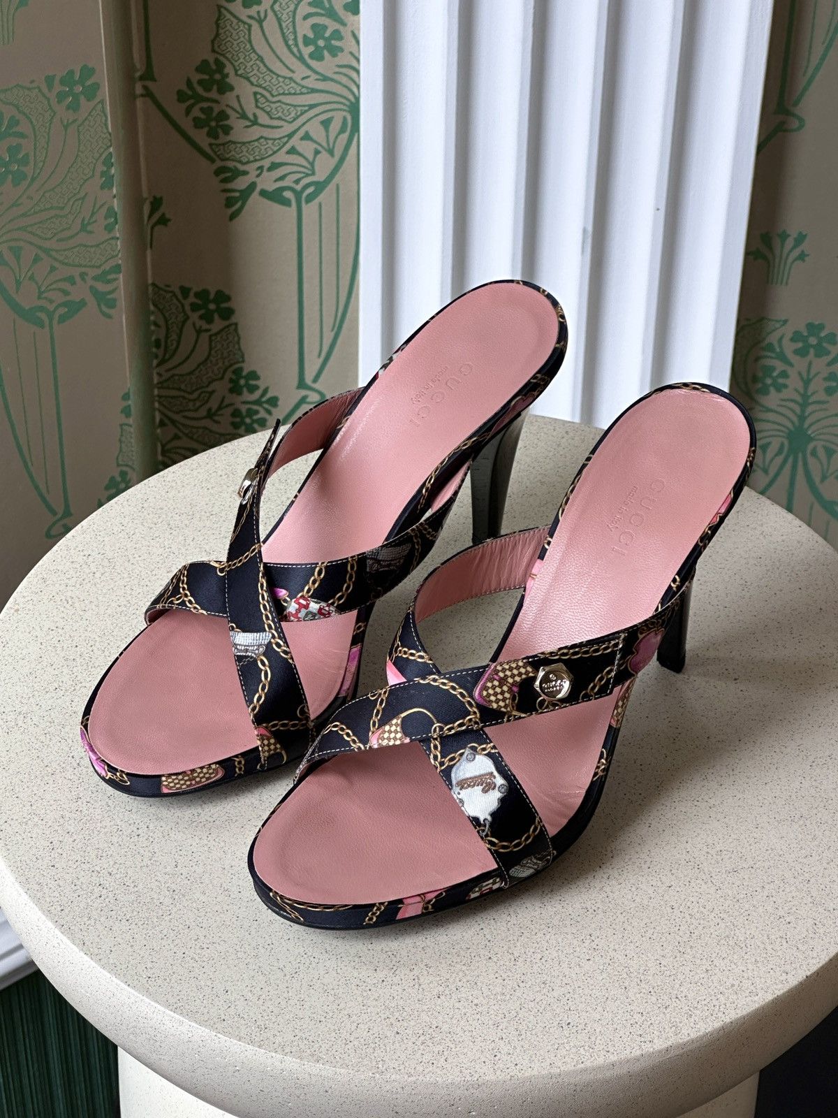 Gucci GUCCI Satin Chain Cross Strap Black Pink Sandals 36,5/6,5 Size US 6.5 / IT 36.5 - 6 Thumbnail