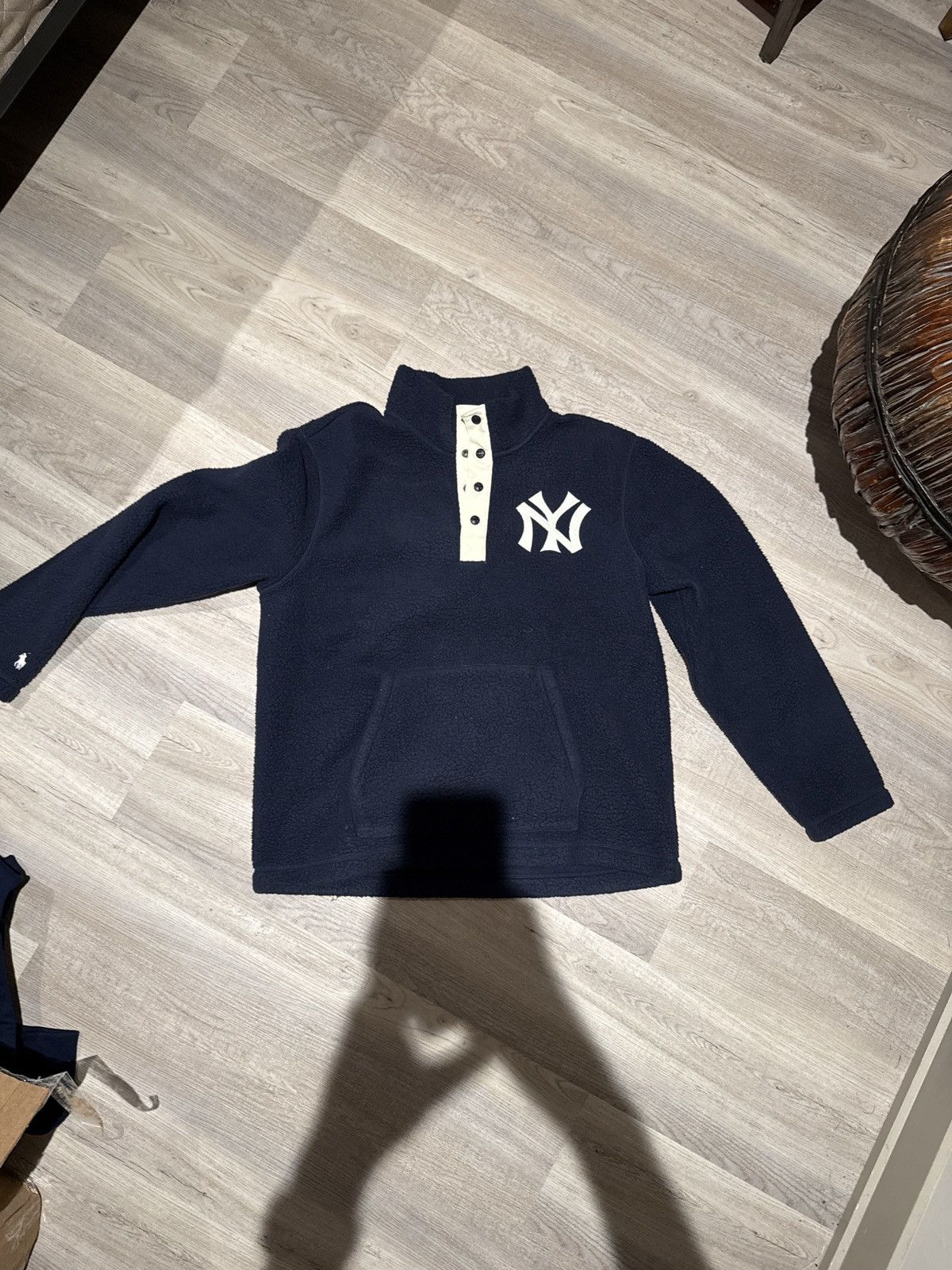 NY Yankees fleece button collar sweatshirt