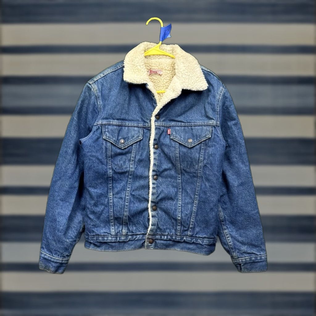 Levi's VINTAGE Levi's Trucker Jacket Denim 36 Mens Blue 80s Grunge Dark Wash Lined Sherpa Wool N/A Size US 36 / EU 52 - 1 Thumbnail
