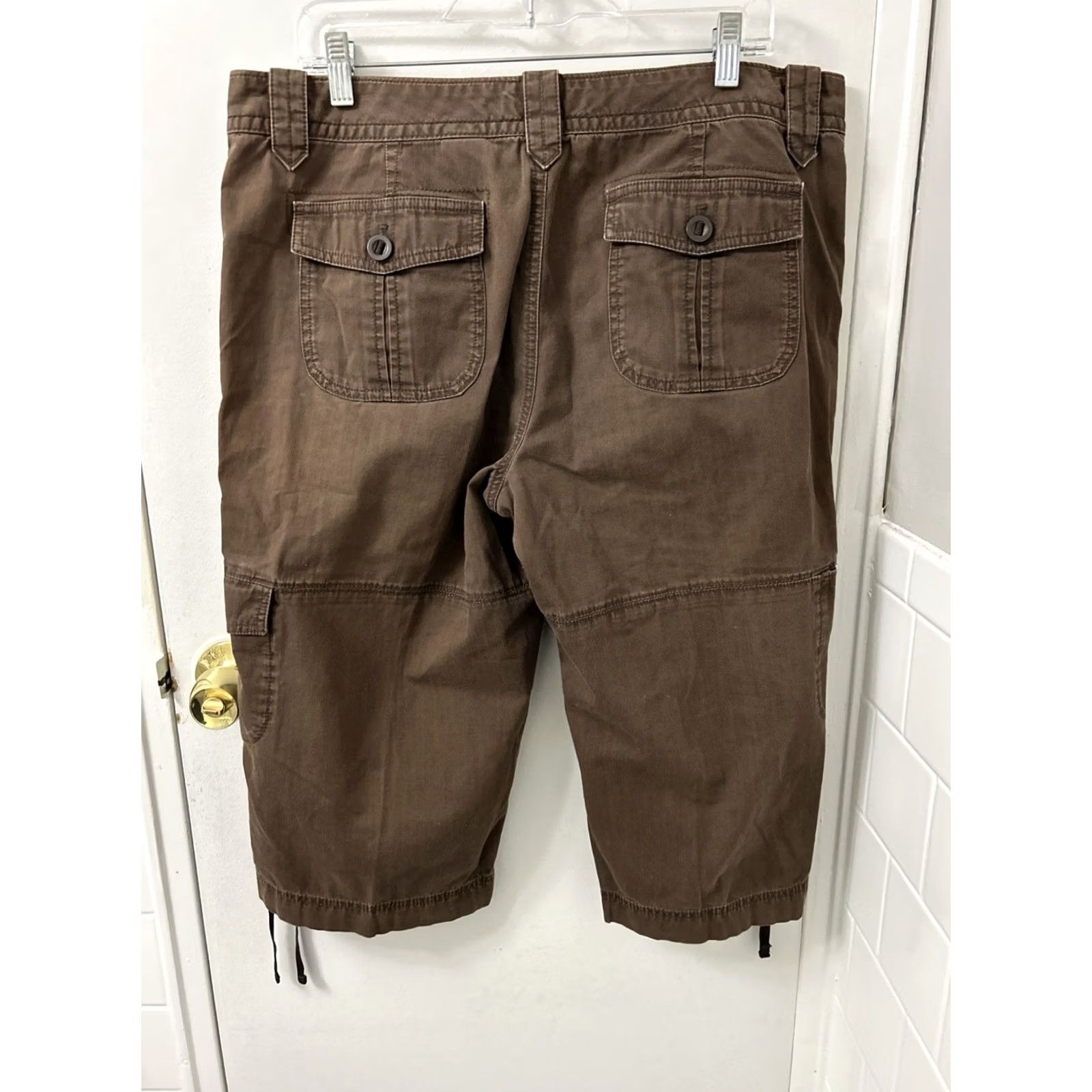 Eddie Bauer Eddie Bauer Cargo Pants Womens 14 37x18 Brown Cotton Capri Casual Outdoor Straight Leg Pockets Cuffed Adjustable Waist Modern Everyday Mens Girls? Size 36" / US 14 / IT 50 - 7 Thumbnail