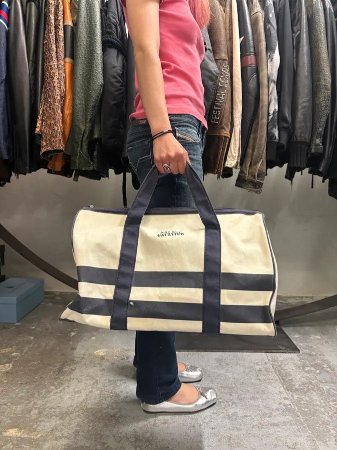 Jean Paul Gaultier 2000s Jean Paul Gaultier Weekend White Bag Size ONE SIZE - 2 Thumbnail