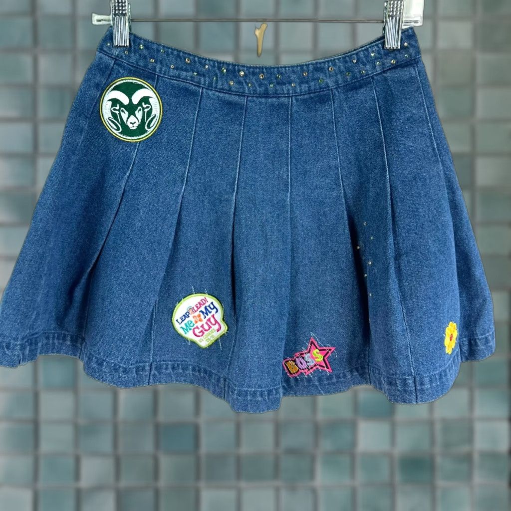 Forever 21 FOREVER 21 Denim Mini Skirt Womens M Blue Patch Embroidered 90s Floral Army Casual Short Skirt Womens M Blue 90s Army Embroidered Denim Skirt Size 32" / US 10 / IT 46 - 1 Thumbnail