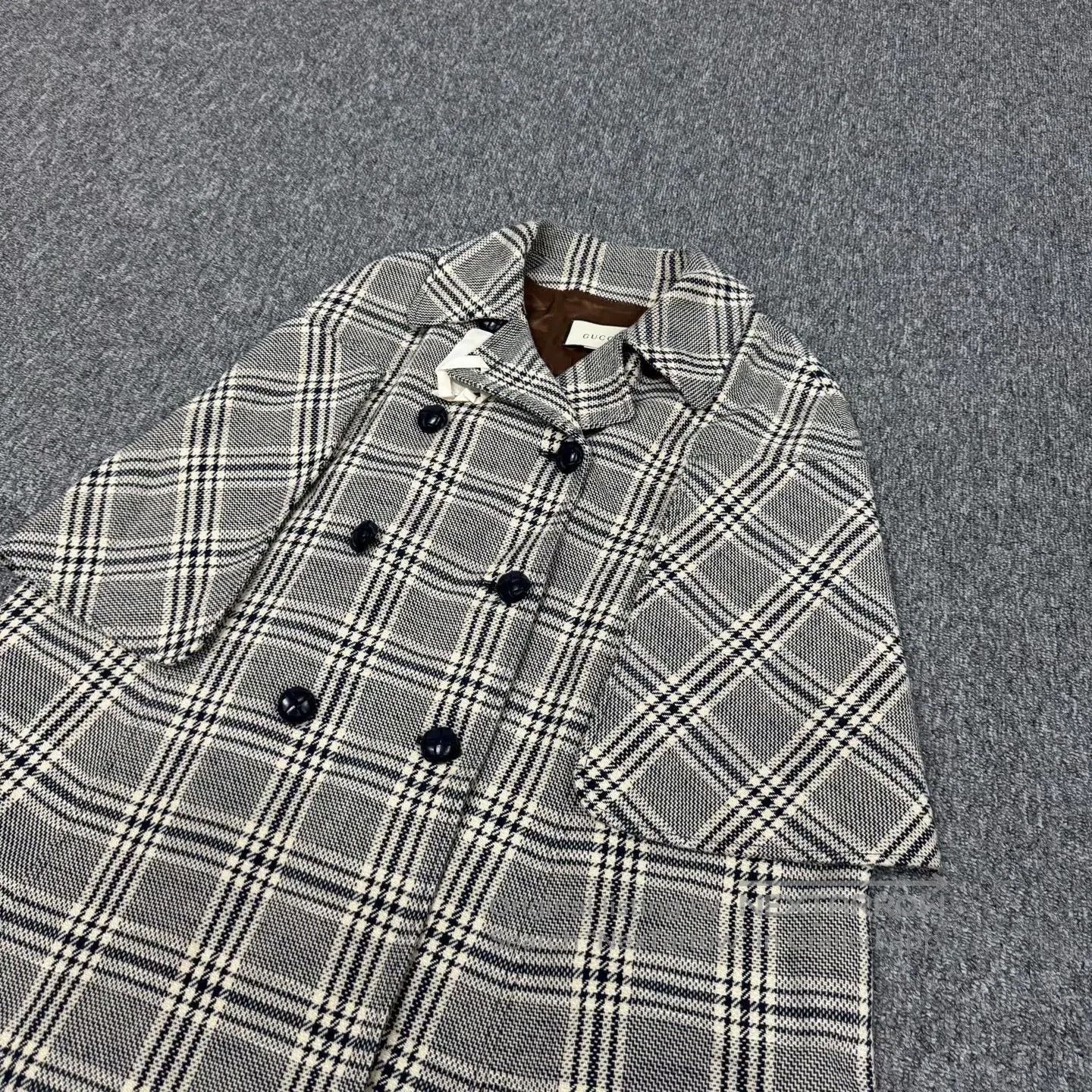Gucci Guicci SIZE 42 Thousand-flying bird pattern, double-row bu Size L / US 10 / IT 46 - 3 Thumbnail