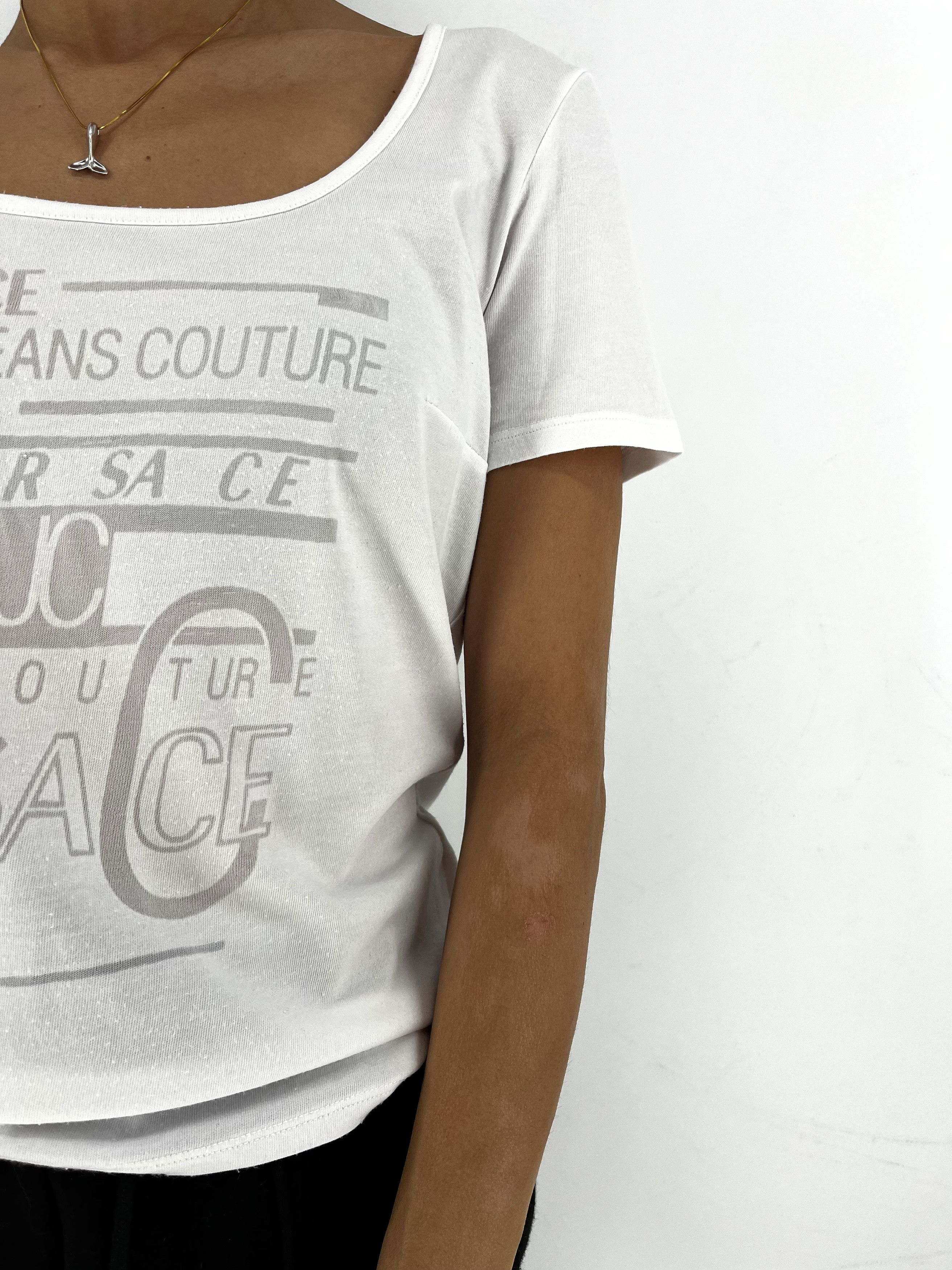 Versace Gianni Versace Jeans medusa meduza tee shirt 90s OLD MONEY Size M / US 6-8 / IT 42-44 - 4 Thumbnail