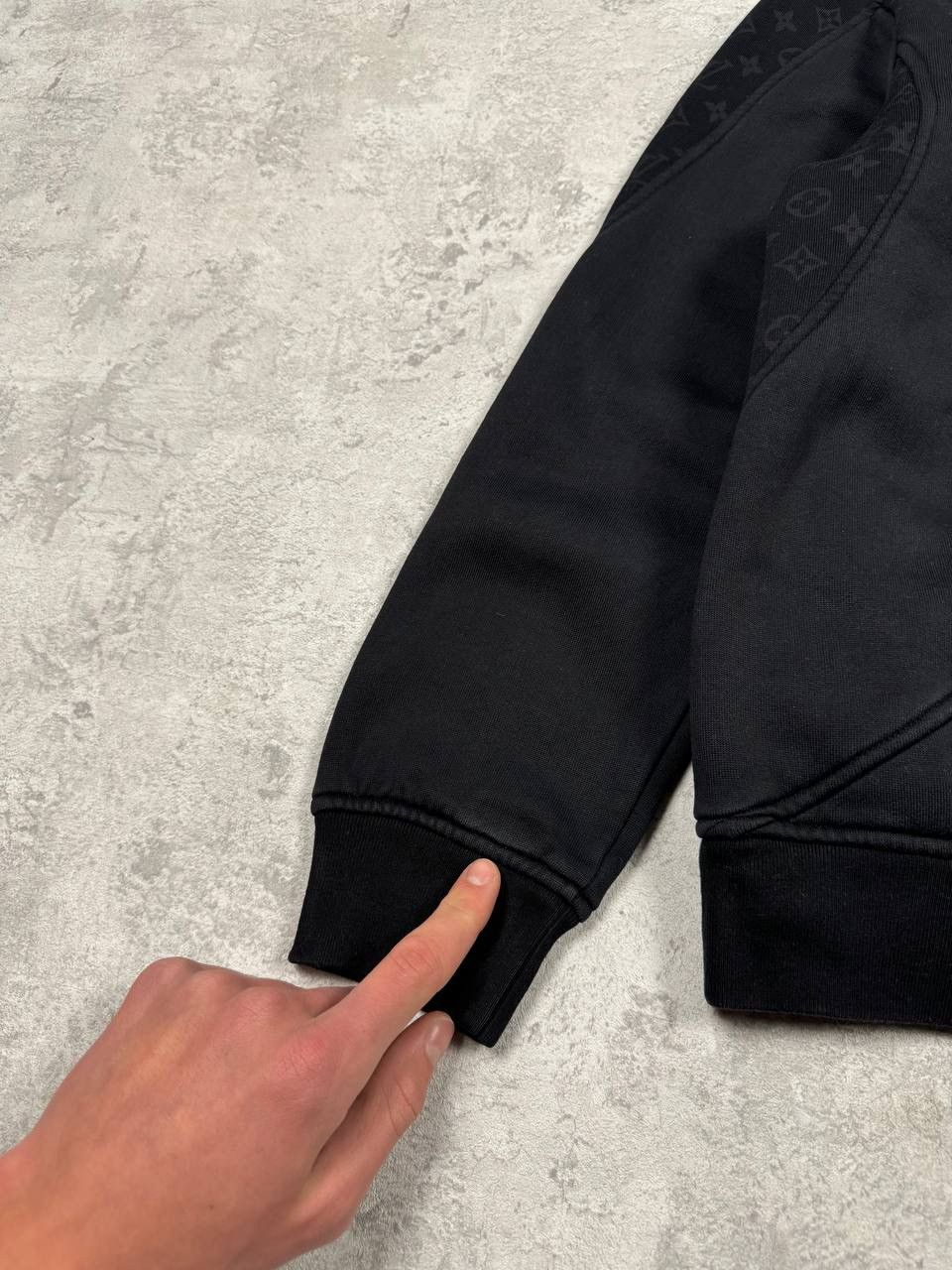 Louis Vuitton Louis Vuitton Monogram Circle Cut Black Hoodie Size M Size US M / EU 48-50 / 2 - 21 Thumbnail