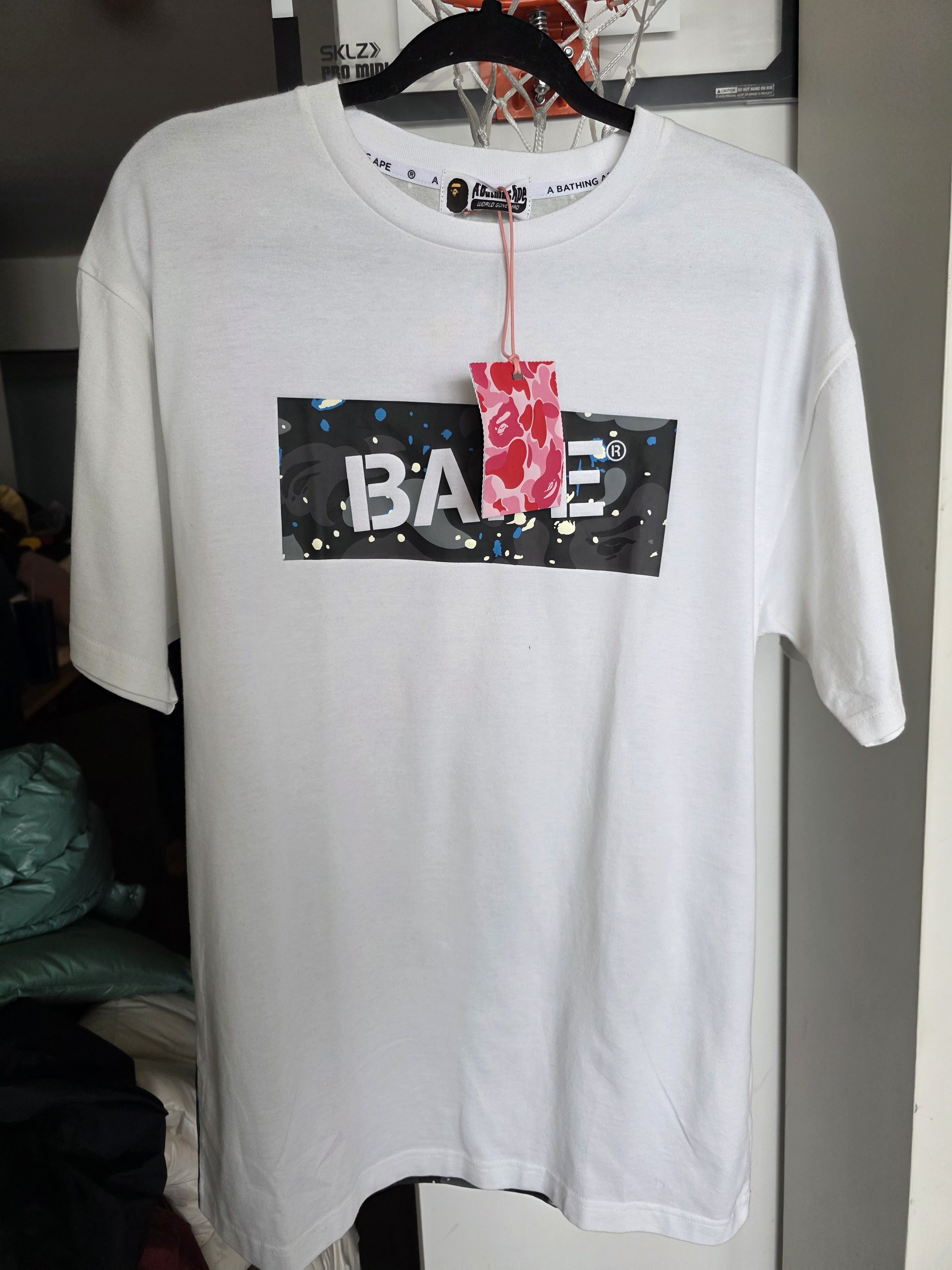 Bape Bape Space Box Logo Glow in the Dark Size ONE SIZE - 1 Thumbnail