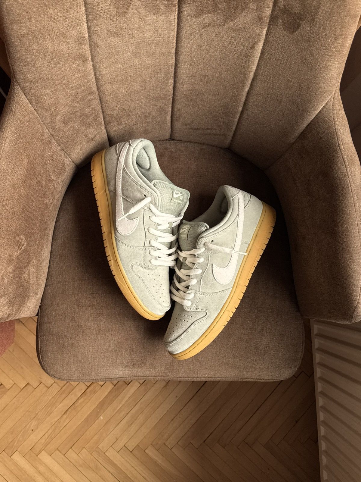 Nike Nike SB Dunk Low Island Green Gum Size US 10.5 / EU 43-44 - 2 Thumbnail