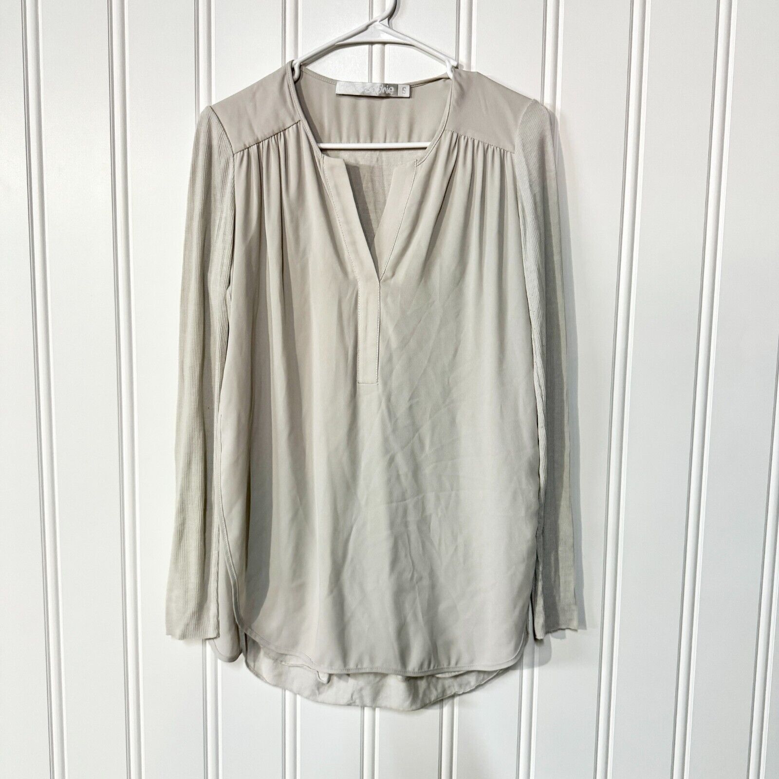 LOLA + SOPHIE Lola & Sophie Top Silver V Neck Long Sleeve Blouse Sz Small Size S / US 4 / IT 40 - 1 Thumbnail