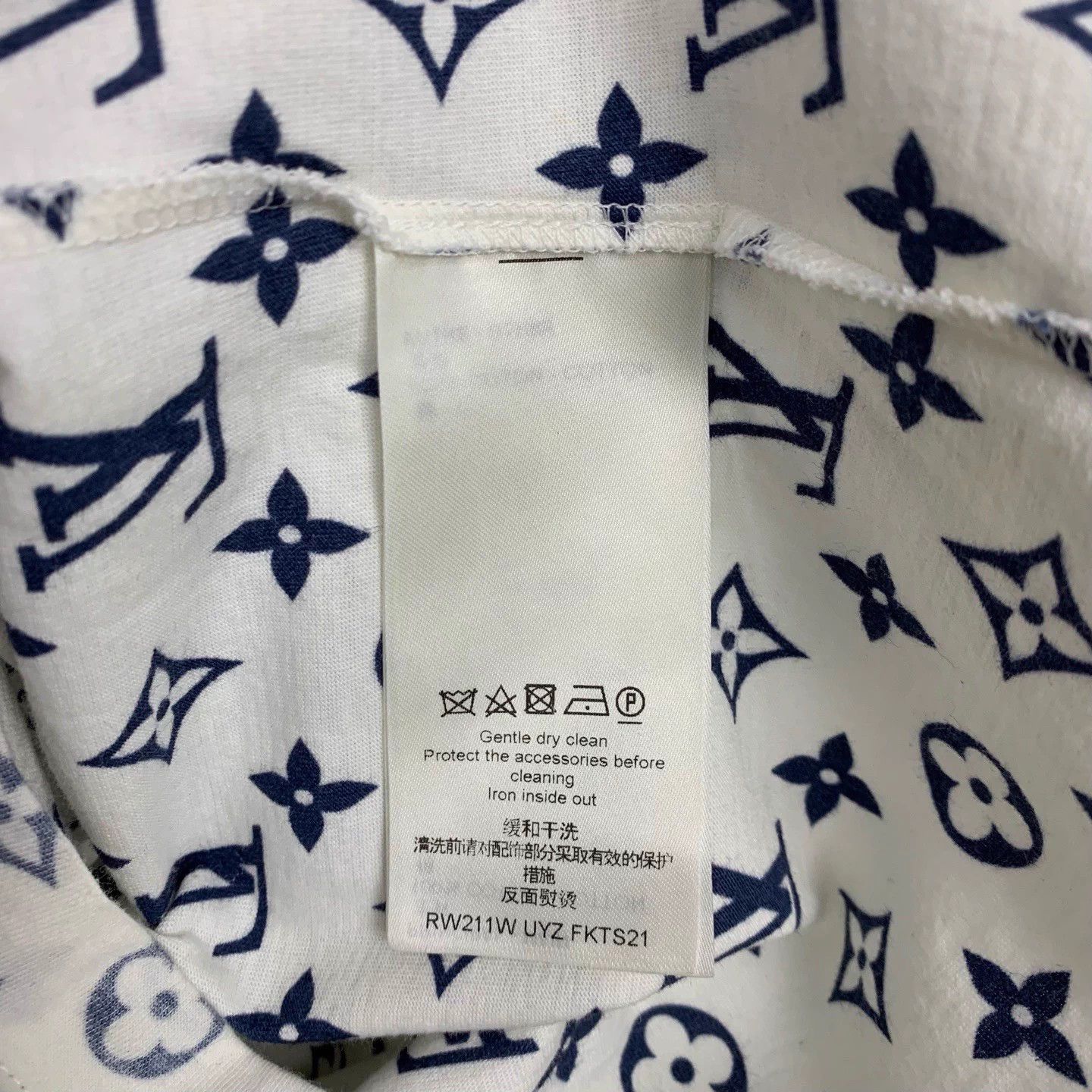 Louis Vuitton LOUIS VUITTON Monogram Logo Chain Collar T-Shirt S Size US S / EU 44-46 / 1 - 6 Thumbnail