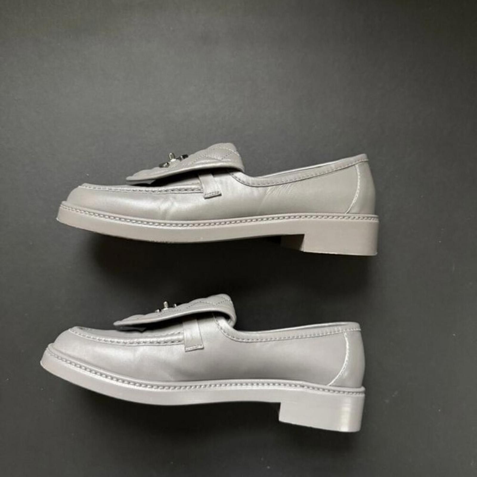 Chanel Turnlock Chanel Loafer in Grey Size US 8 / IT 38 - 4 Thumbnail