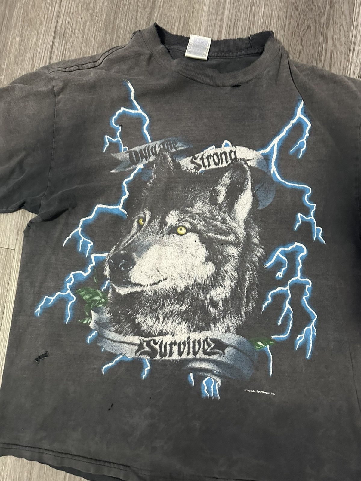Vintage RARE* Vintage American USA Thunder Wolf Strong Survive Shirt Size US L / EU 52-54 / 3 - 2 Thumbnail