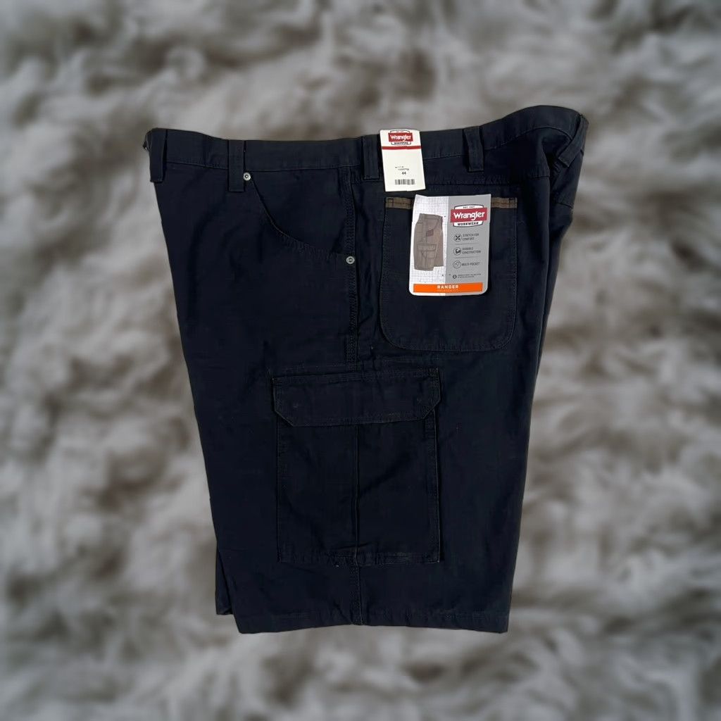 Wrangler WRANGLER Workwear Relaxed Fit RANGER Cargo SHORTS Short Mens 44 Black Cotton Pockets Logo - NWT Size US 44 / EU 60 - 1 Thumbnail