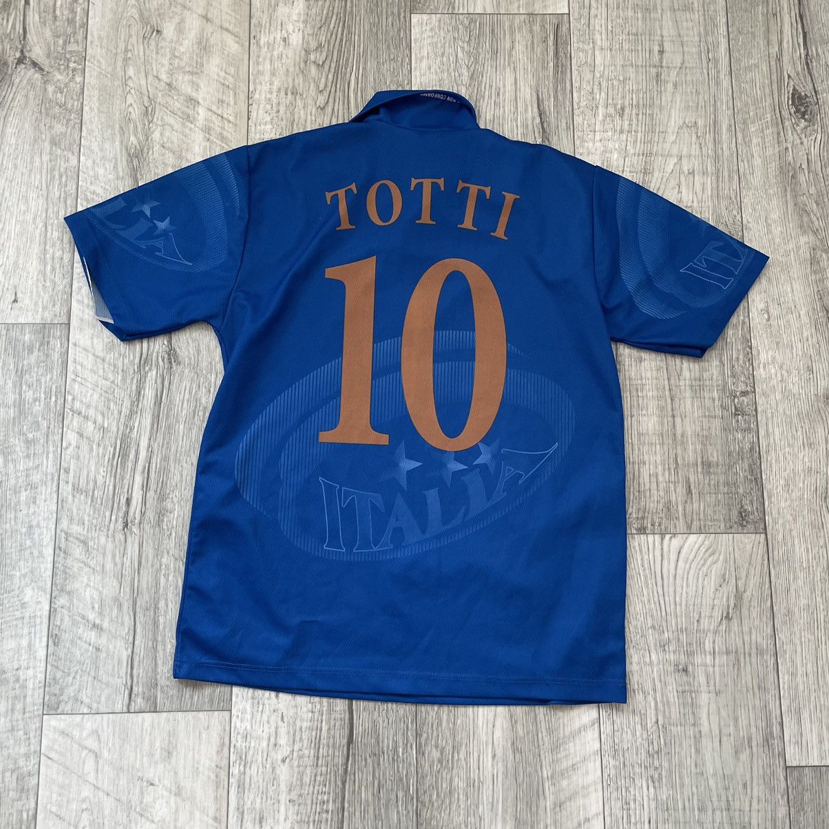 Vintage TOTTI 10 jersey 90s ITALIA TEE SHIRT ITALY VINTAGE Size US S / EU 44-46 / 1 - 1 Thumbnail