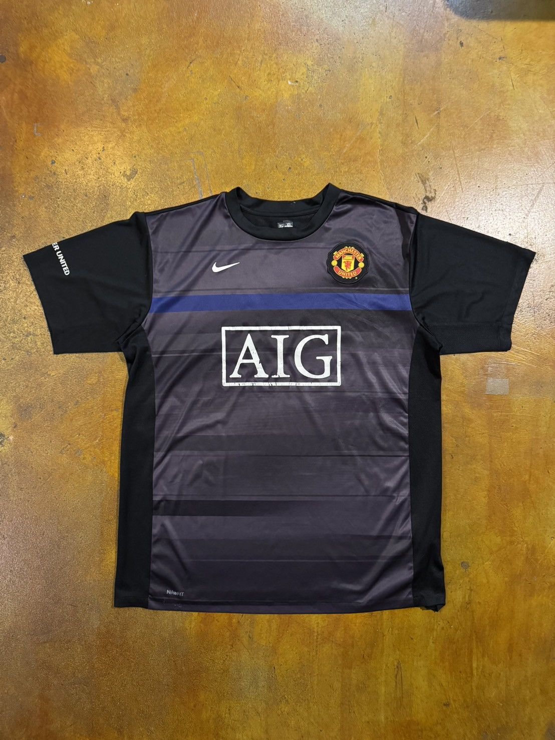 Nike Manchester United 2009-10 Nike Training Jersey Size US XL / EU 56 / 4 - 1 Thumbnail