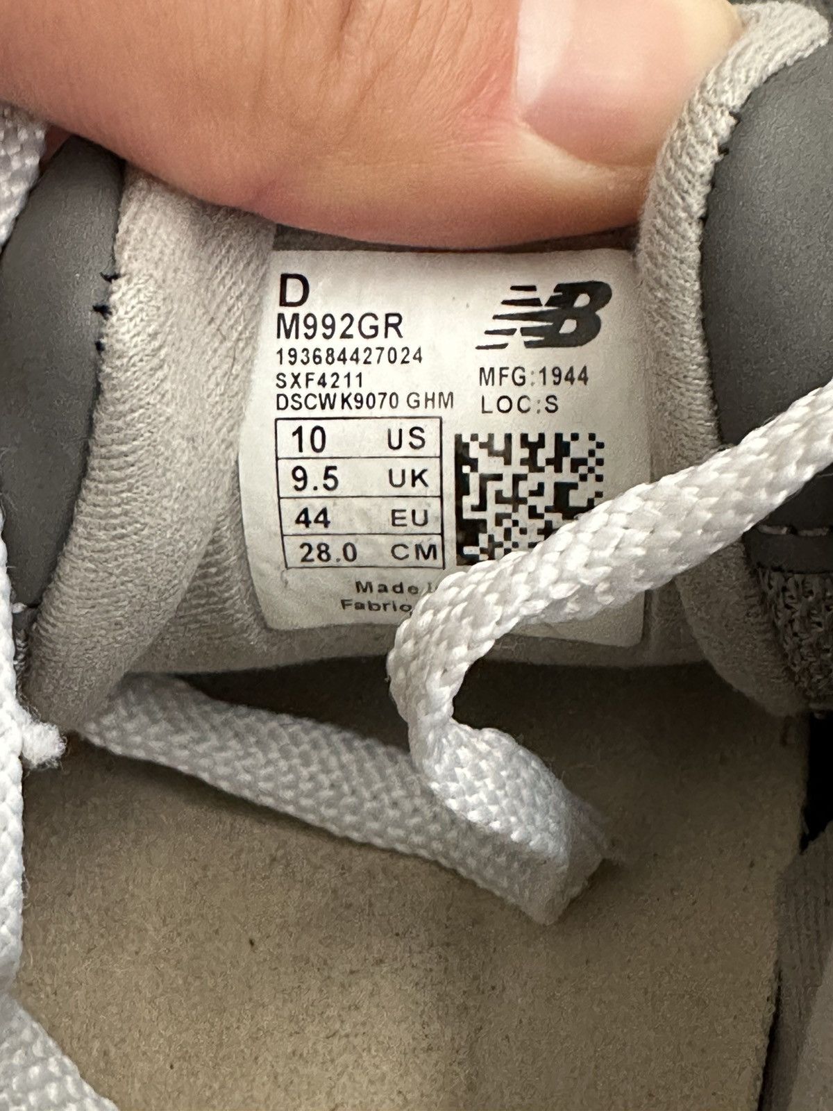 New Balance × Vintage New Balance 992 M992GR Grey Suede Running Shoe Size US 10 / EU 43 - 6 Thumbnail