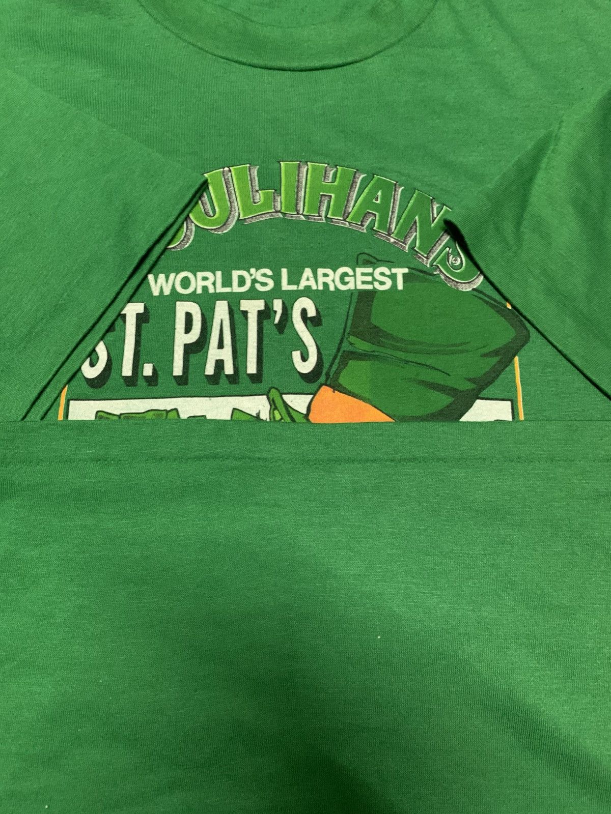 Vintage Vintage 80’s T-Shirt – “Houlihan’s World’s Largest St. Pat’s Size US L / EU 52-54 / 3 - 5 Thumbnail