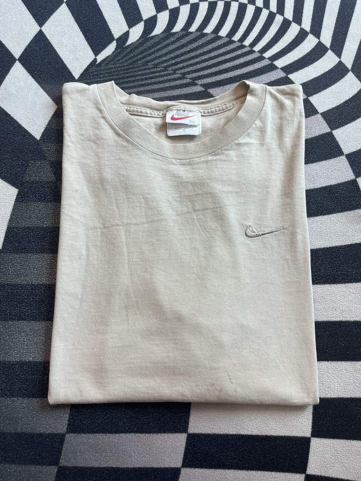 Nike Vintage NIKE minimal Logo 90’s Tshirt Size US XL / EU 56 / 4 - 1 Thumbnail