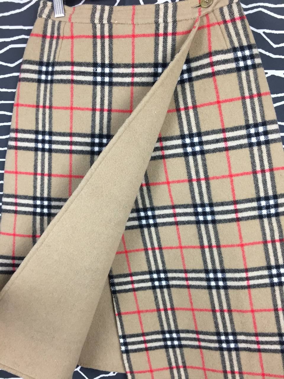 Burberry Vtg Burberry Nova Check Wool Blend Wrap Skirt Size M Size 24" / US 00 / IT 34 - 4 Thumbnail