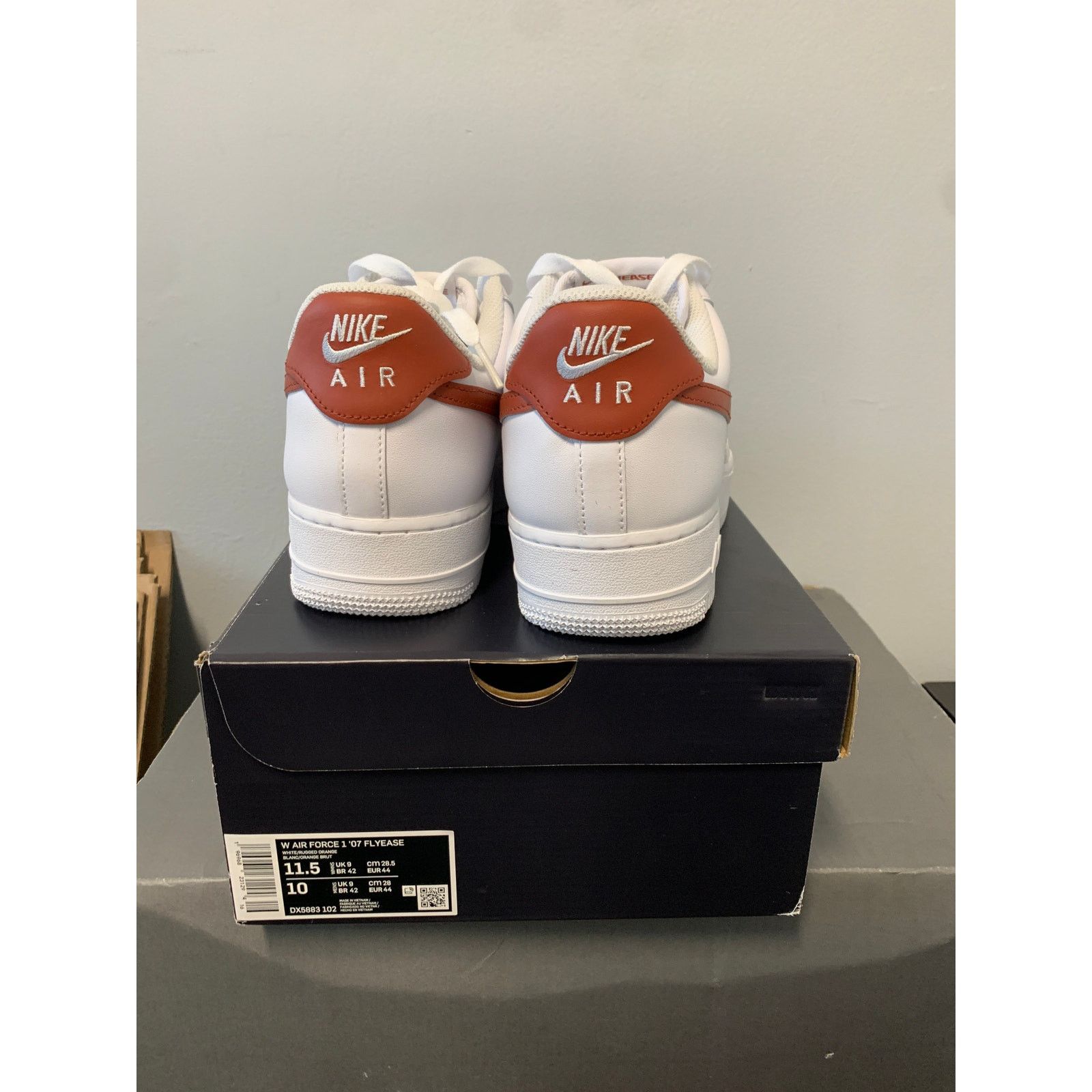 Nike NIKE AIR FORCE ONE AF1 WHITE LIGHT BROWN Size 10 Mens Size US 10 / EU 43 - 3 Thumbnail