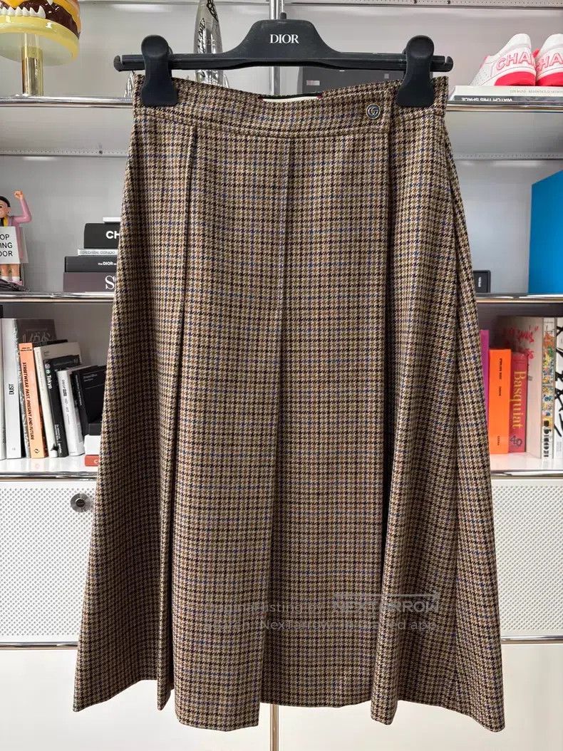 Gucci Gucci Half-circular brown checkered tweed skirt Size 25" / US 0 / IT 36 - 1 Thumbnail