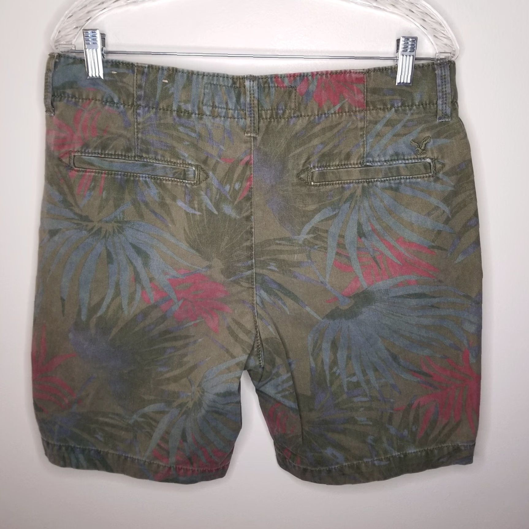 American Eagle Outfitters AMERICAN EAGLE Floral Chino Shorts Size 32 Green Mens Size US 32 / EU 48 - 5 Thumbnail