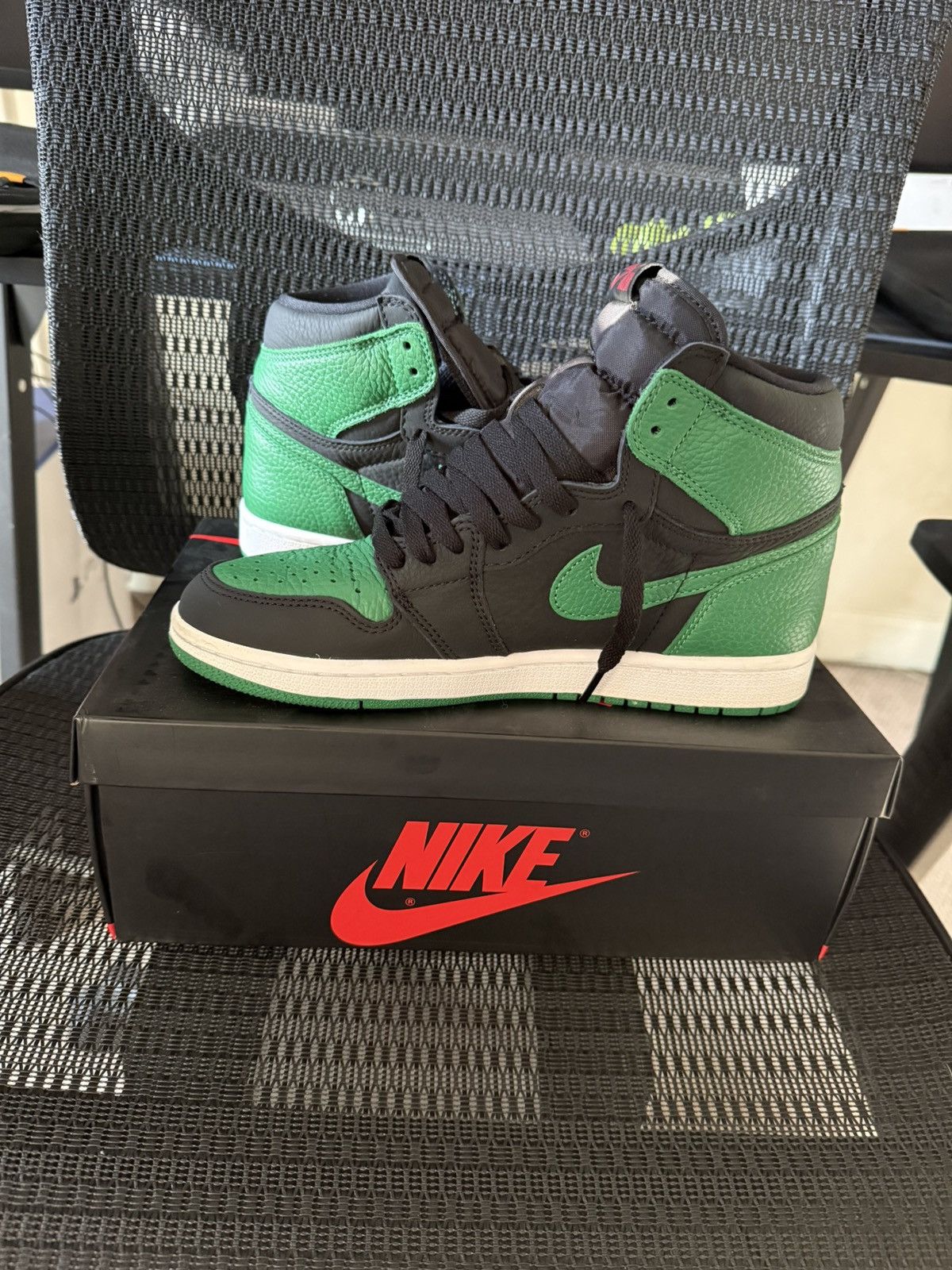 Jordan Brand Pine Green Black Jordan 1 Size US 8 / EU 41 - 4 Thumbnail