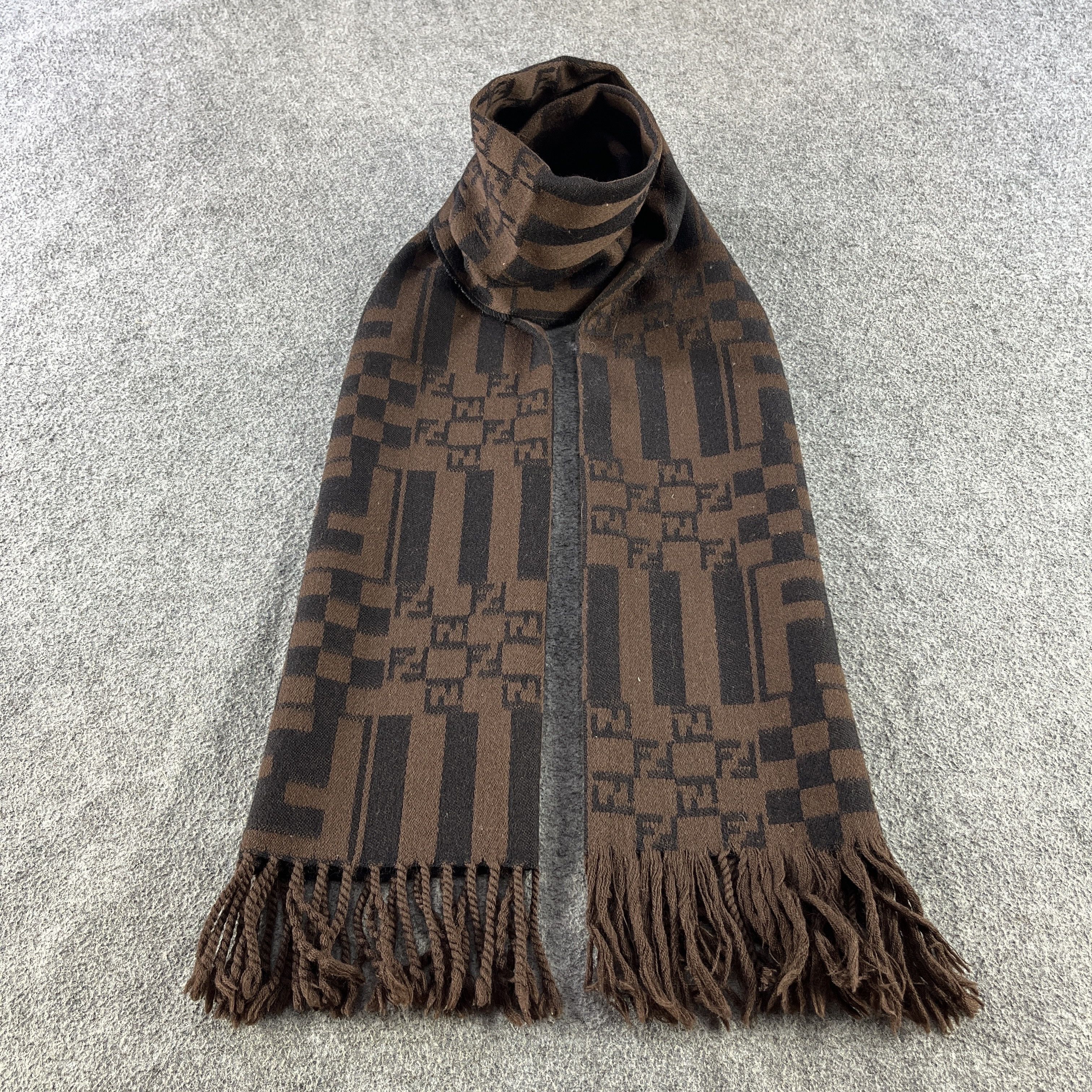 Fendi Scarf / Muffler / Neckwear T1396