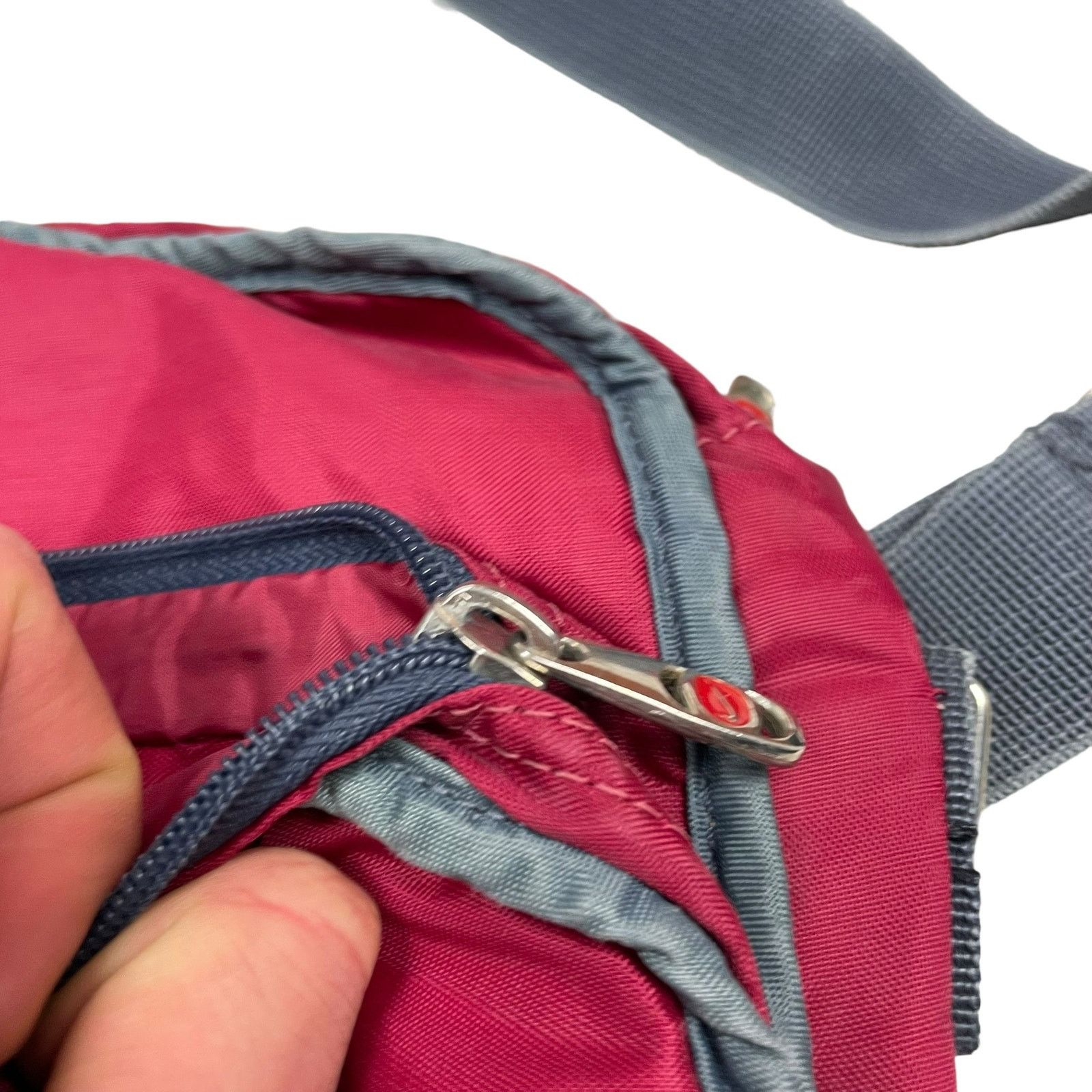 Nike × Vintage Nike Athletic Men's Red Zipper Logo Crossbody Strap Backpack Size ONE SIZE - 4 Thumbnail