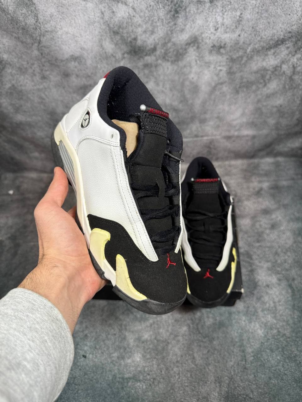 Jordan Brand Size 6.5Y | Jordan 12 Black Toe With Box| Pre-Owned Size US 8.5 / IT 38.5 - 1 Thumbnail