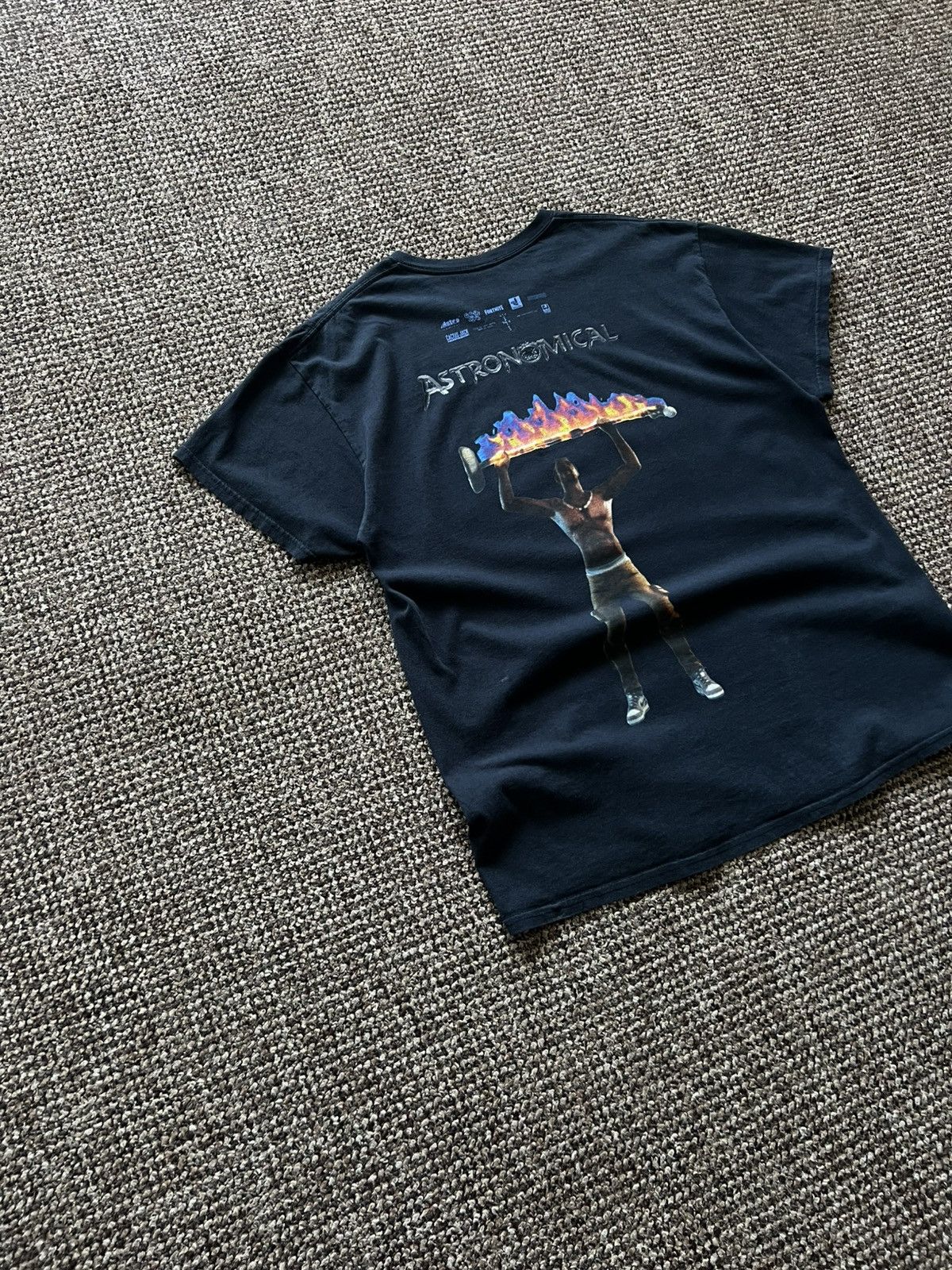 Travis Scott Travis Scott Astroworld T-Shirt Rare Big Logo L Size US L / EU 52-54 / 3 - 4 Thumbnail