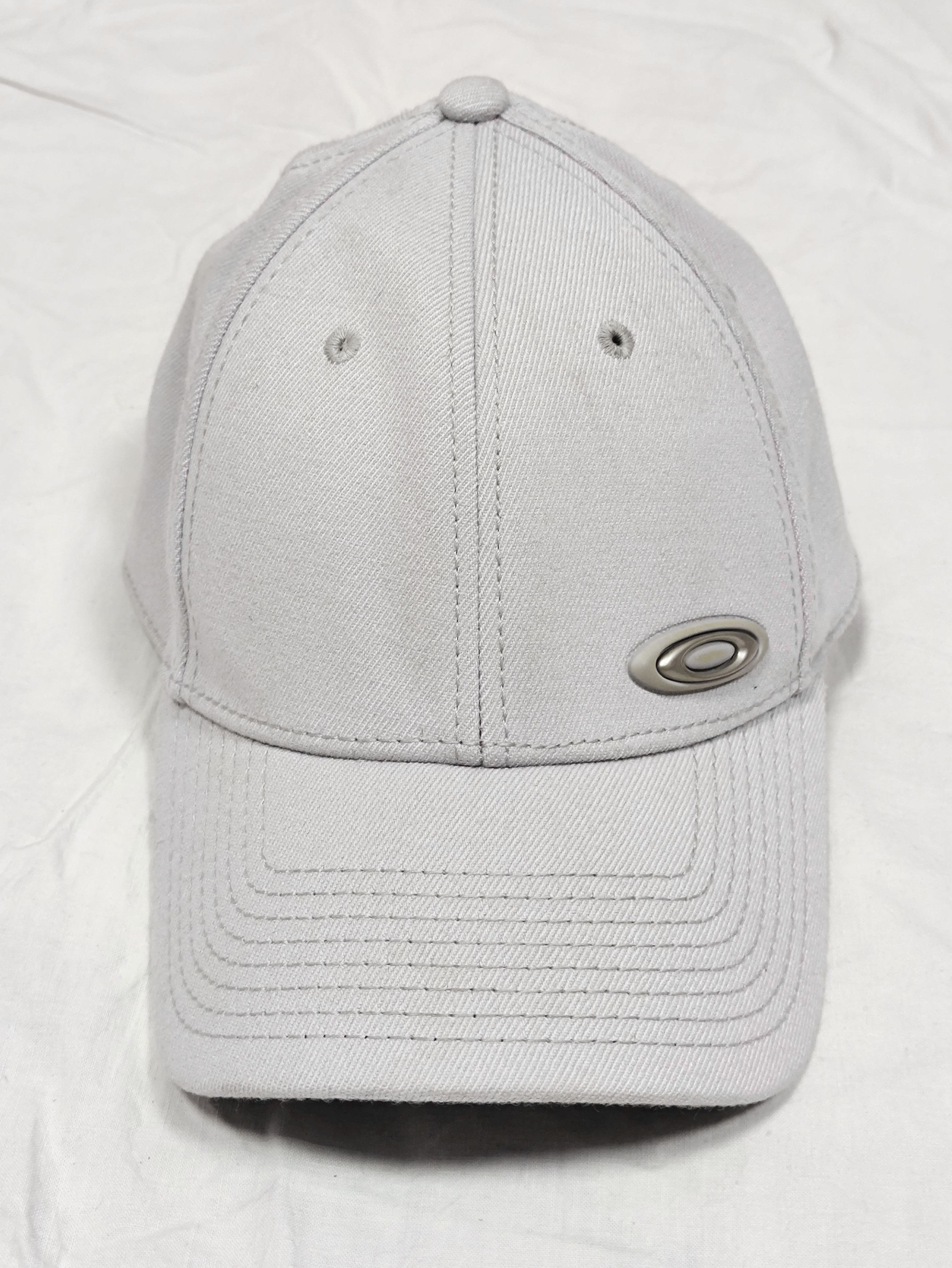 Oakley Vintage OAKLEY SOFTWARE Metallic Logo Gorpcore Baseball Cap Size ONE SIZE - 1 Thumbnail