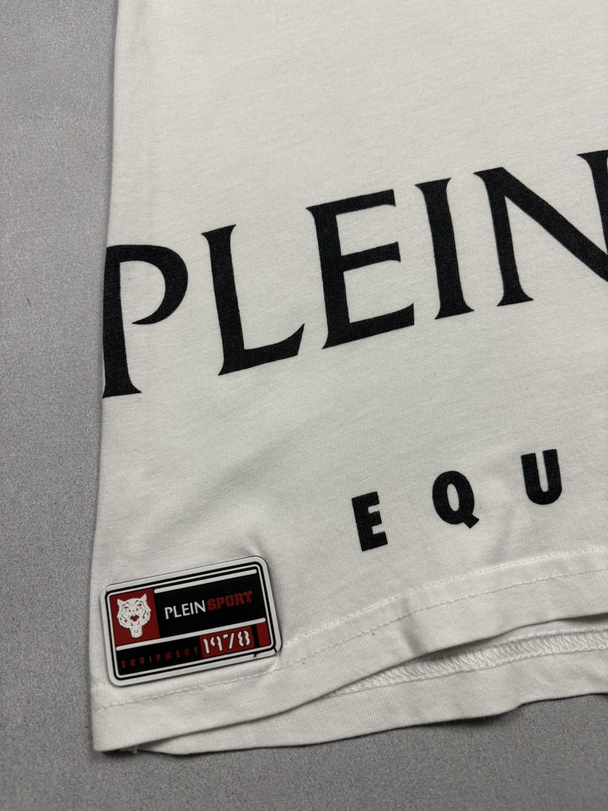 Philipp Plein Philipp Plein Sport White Twin Tiger Graphic AOP T-Shirt Y2K Size US S / EU 44-46 / 1 - 8 Thumbnail