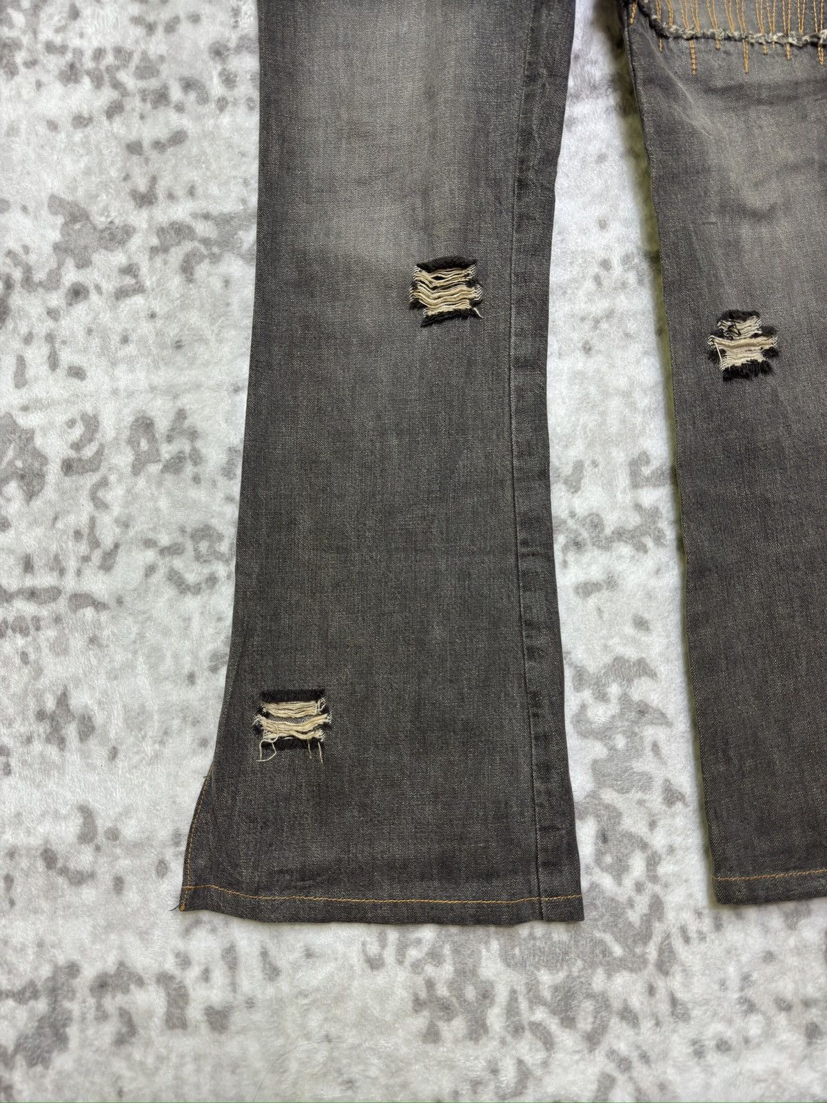 Japanese Brand Y2K Flared Unisex Jeans Gray 5-Pocket Gold Zigzag Stitch Size 26" / US 2 / IT 38 - 7 Thumbnail