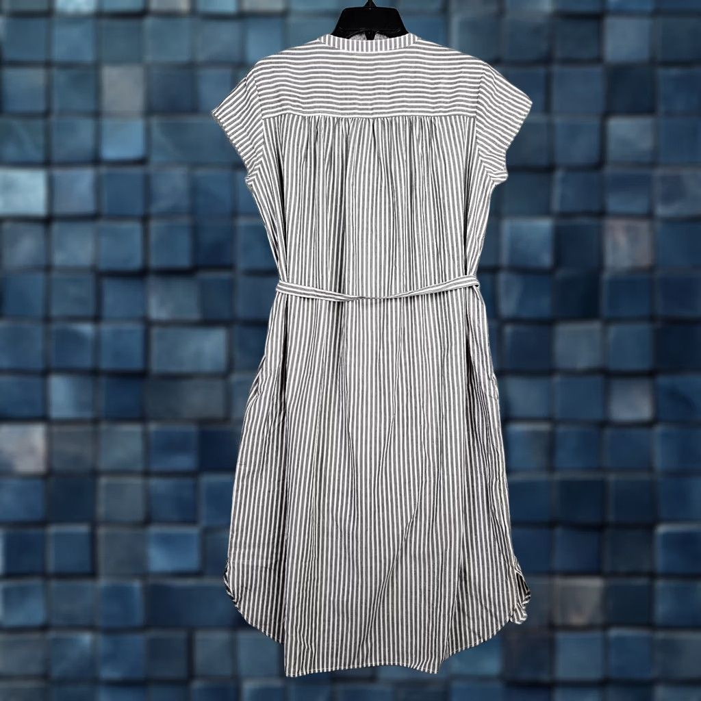 Uniqlo Uniqlo Women's Belted Gray White Striped Crew-Neck Short Sleeve Dress Size S Size 28" / US 6 / IT 42 - 1 Thumbnail