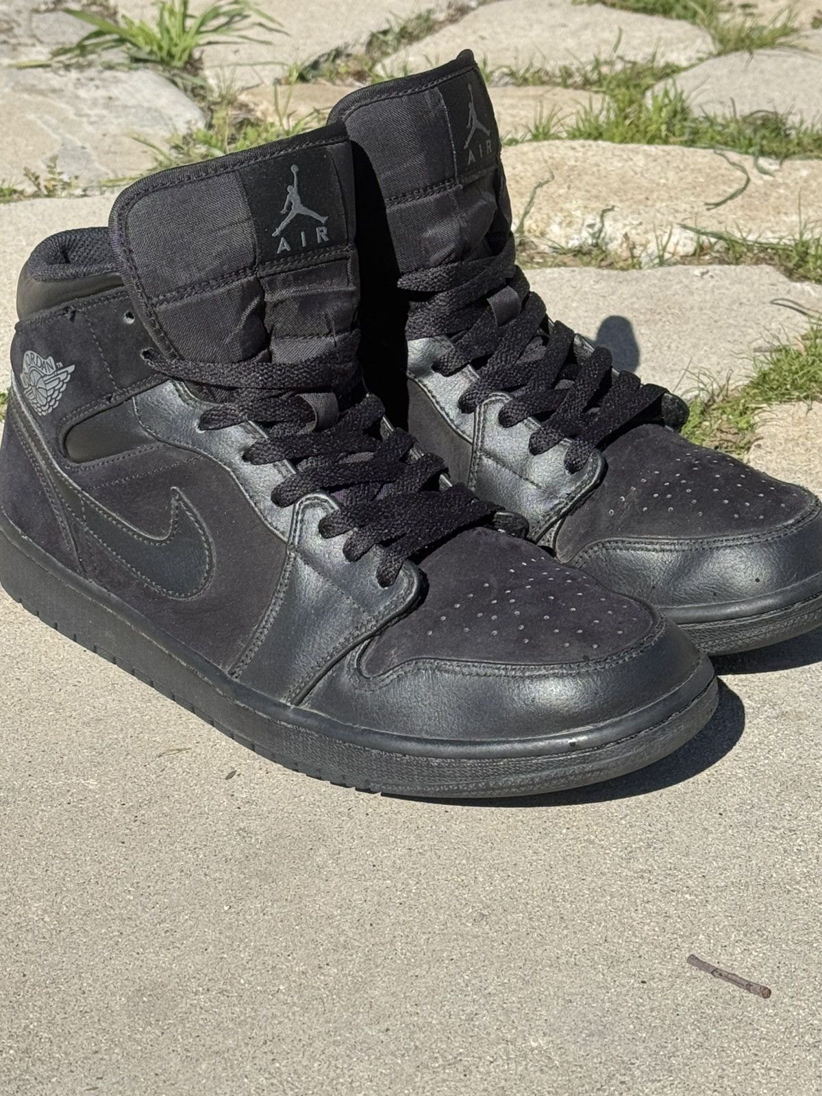 Air Jordan mid triple black