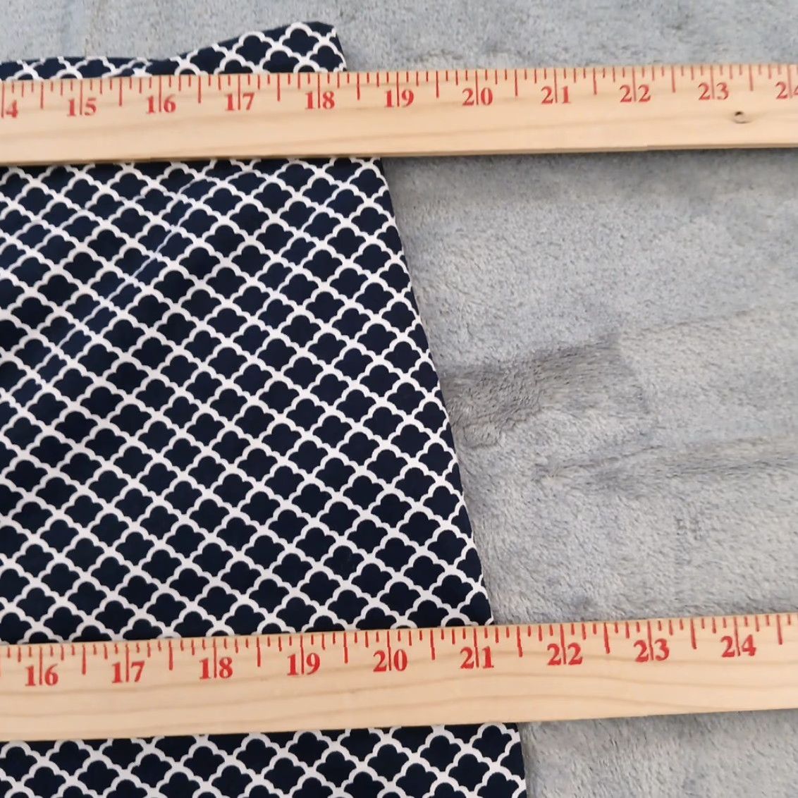 Talbots **Talbots Women's Size 14 Cropped Black Geometric Pants** User: **Talbots Women's Size 14 Black Geometric Cropped Pants** Size 36" / US 14 / IT 50 - 3 Thumbnail