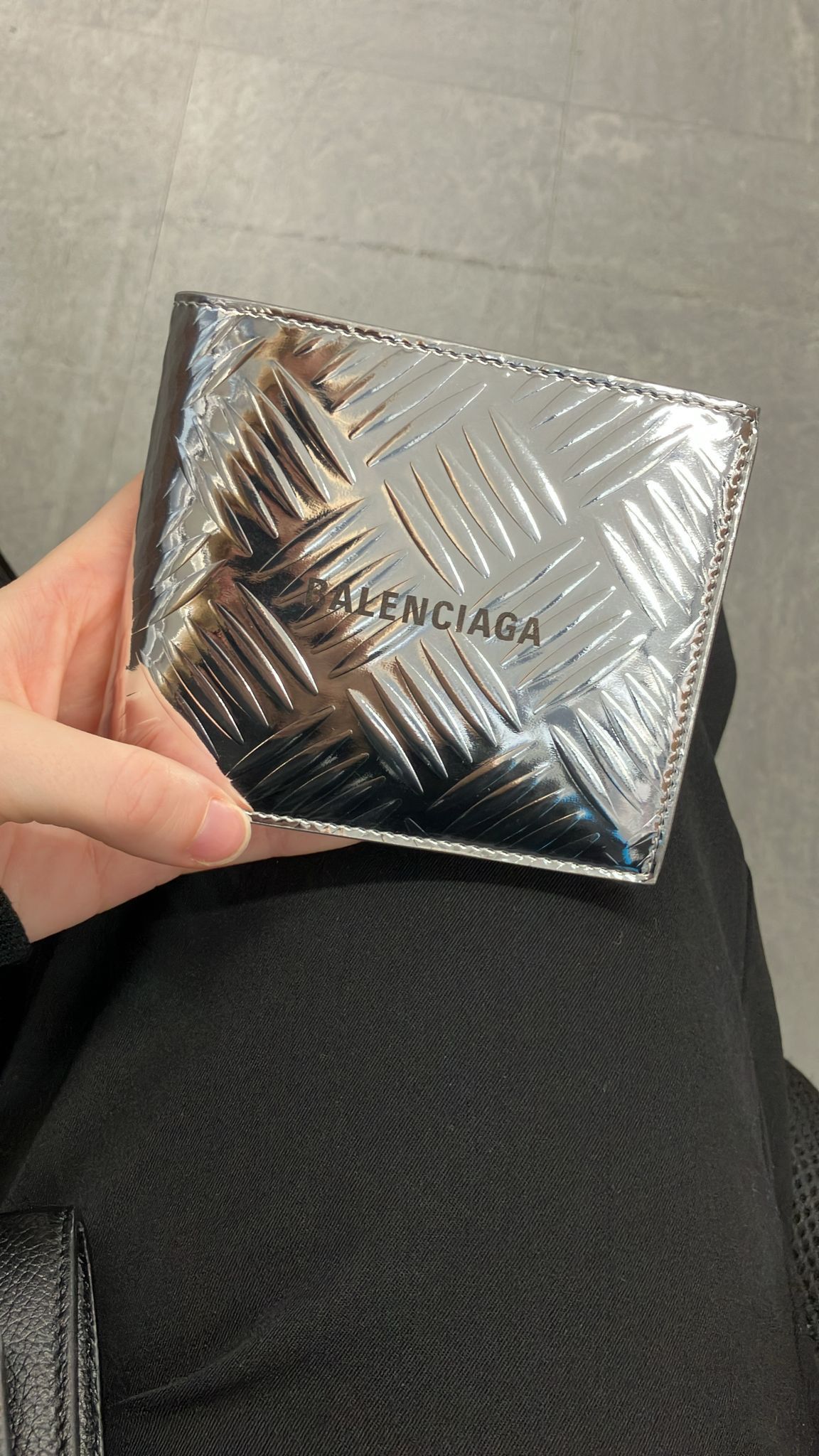Balenciaga o1bcso1str1124 Size: OS / Square Cash Folded Wallet Silver Size ONE SIZE - 6 Thumbnail