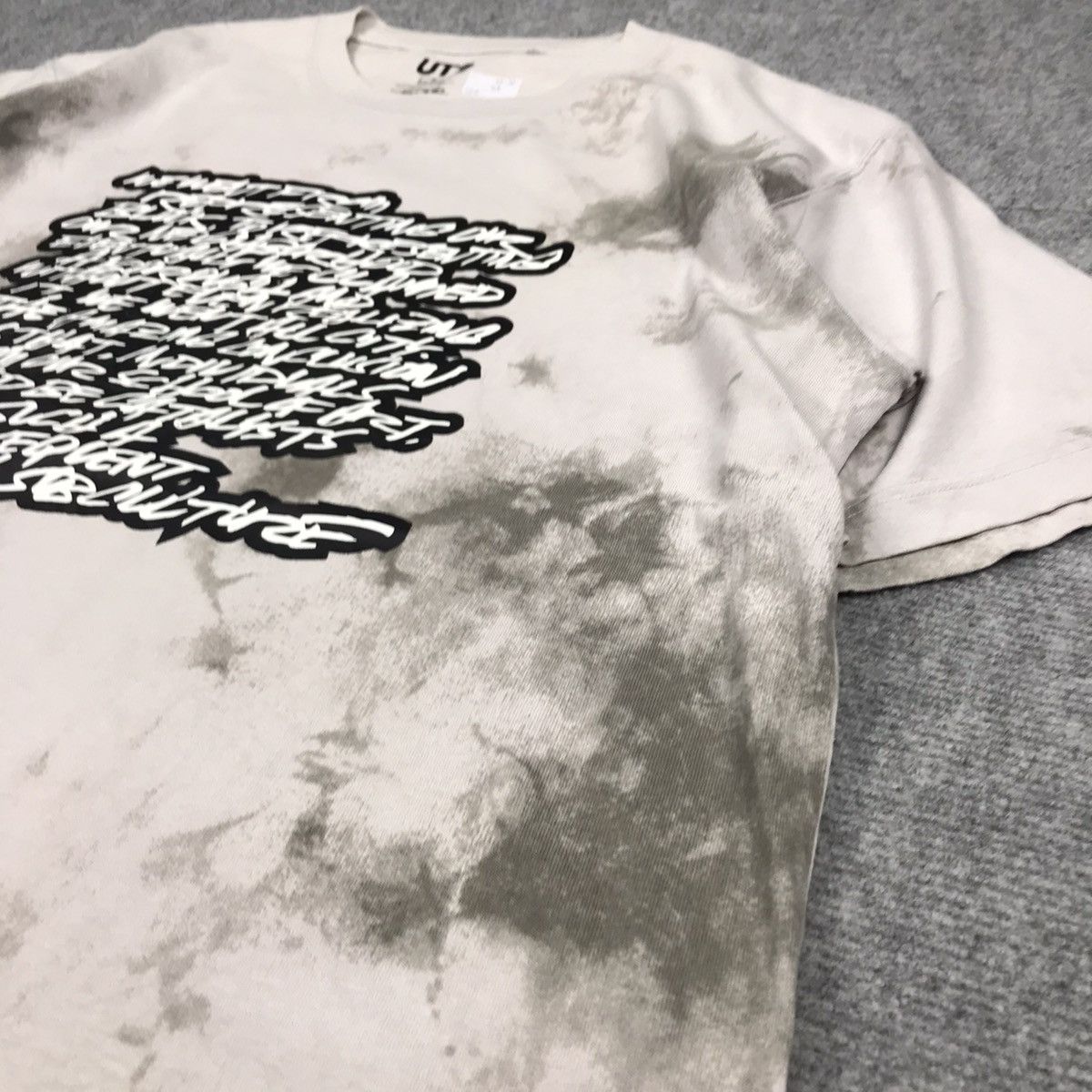 Futura FATURA X UNIQLO TSHIRT Size US L / EU 52-54 / 3 - 5 Thumbnail