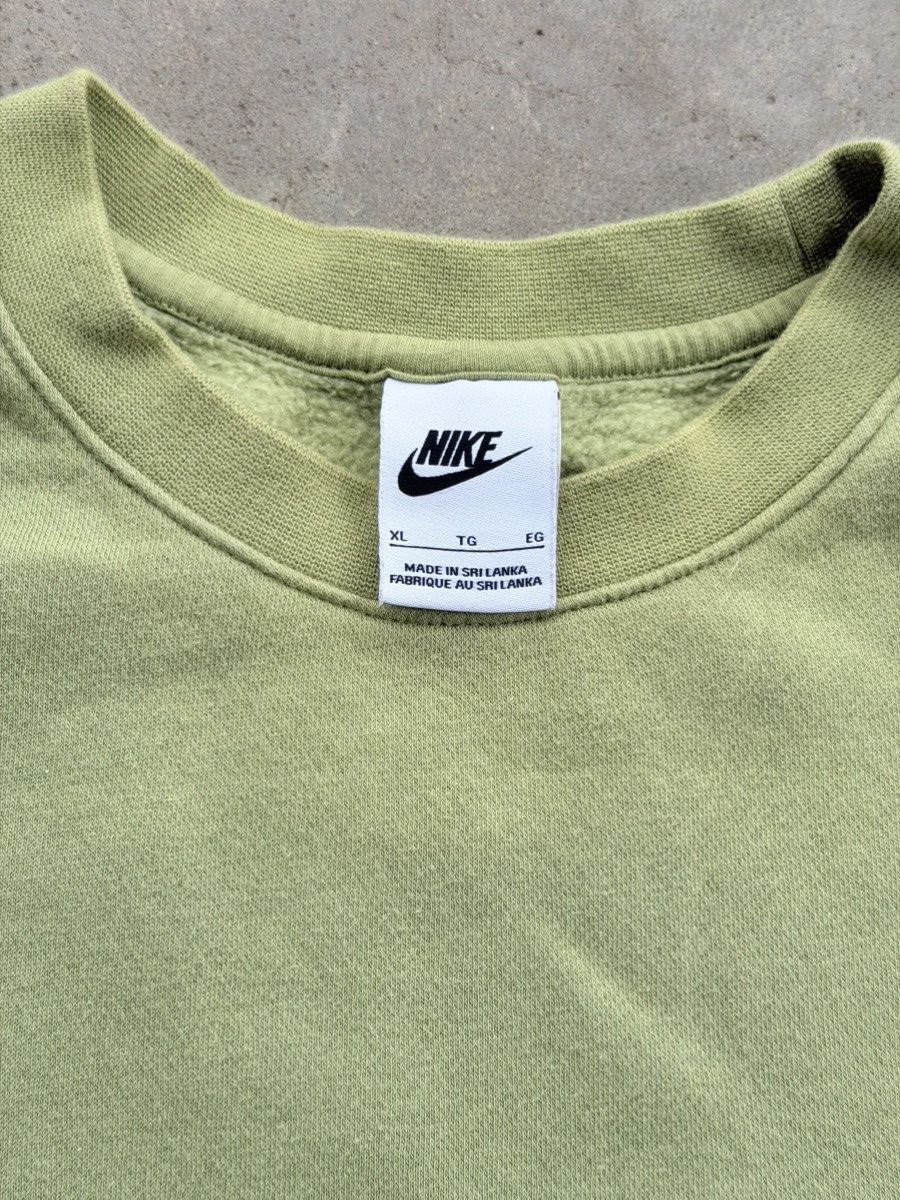 Nike Nike Size XL Crewneck Size US XL / EU 56 / 4 - 5 Thumbnail