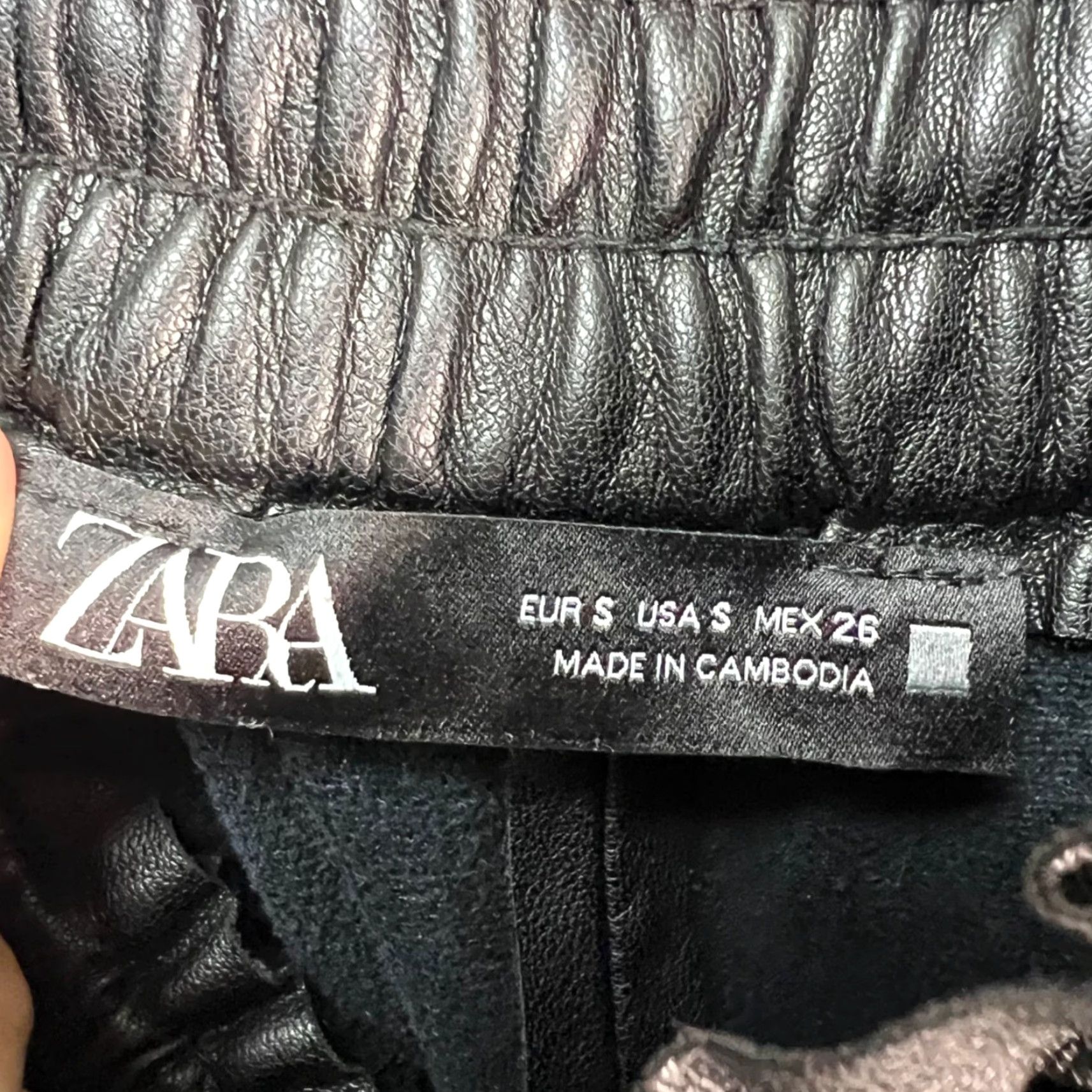 Zara Zara Womens Size Small Black Faux Leather Wide-Leg Pants Elastic Waist Shirt Womens Pants Cropped Punk 90s N/A Size 28" / US 6 / IT 42 - 3 Thumbnail