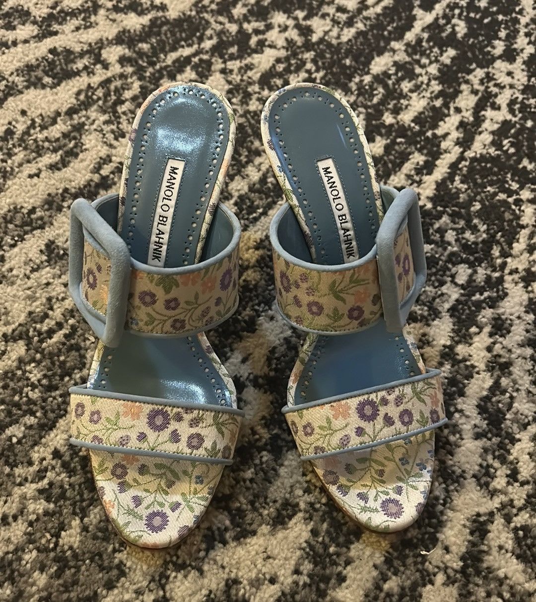 Manolo Blahnik Manolo Blahnik Gamble Floral Sandal size 38 Size US 8 / IT 38 - 4 Thumbnail
