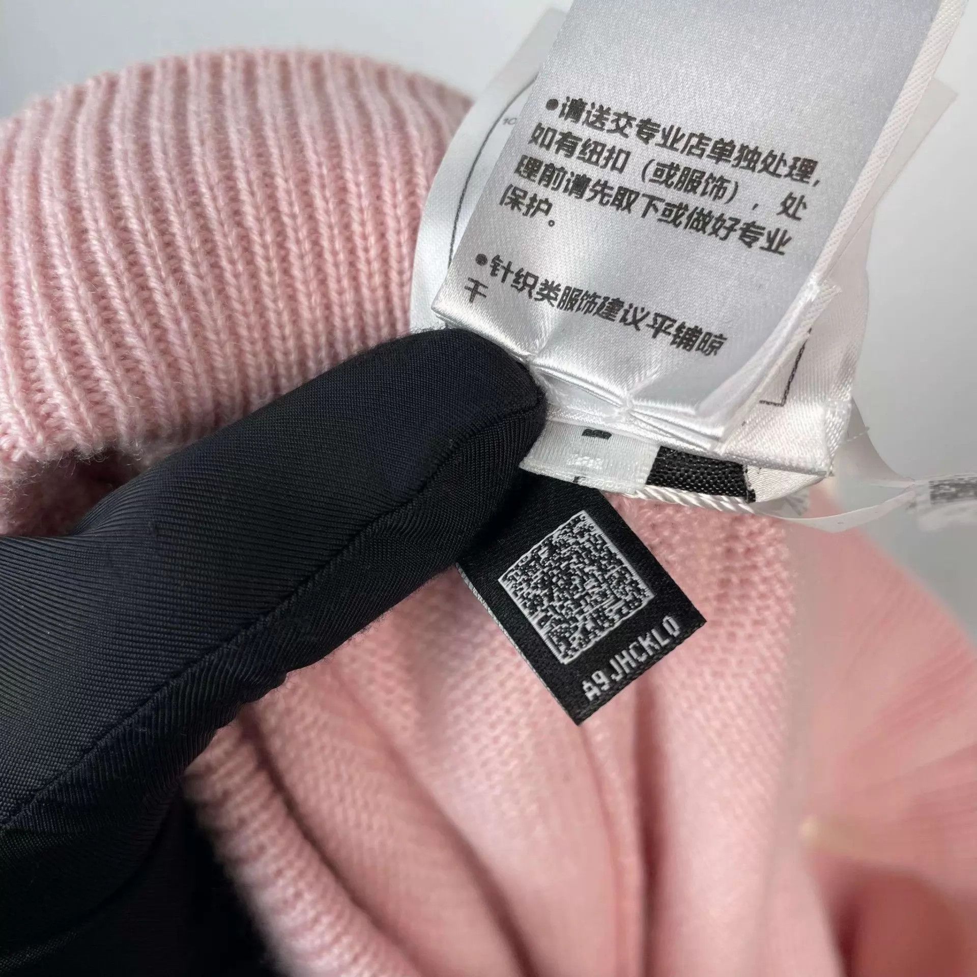 Chanel Chanel pink size 36 new with extra string shorts Size 26" / US 2 / IT 38 - 8 Thumbnail