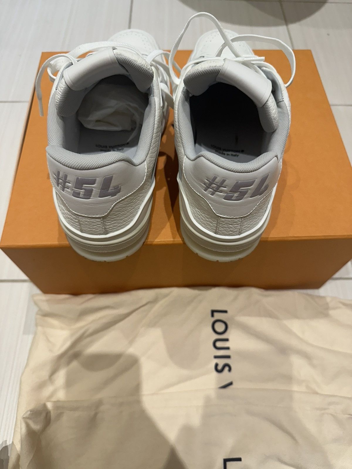 Louis Vuitton Louis Vuitton White & Grey ‘LV Sneaker’ Size US 7 / EU 40 - 21 Thumbnail