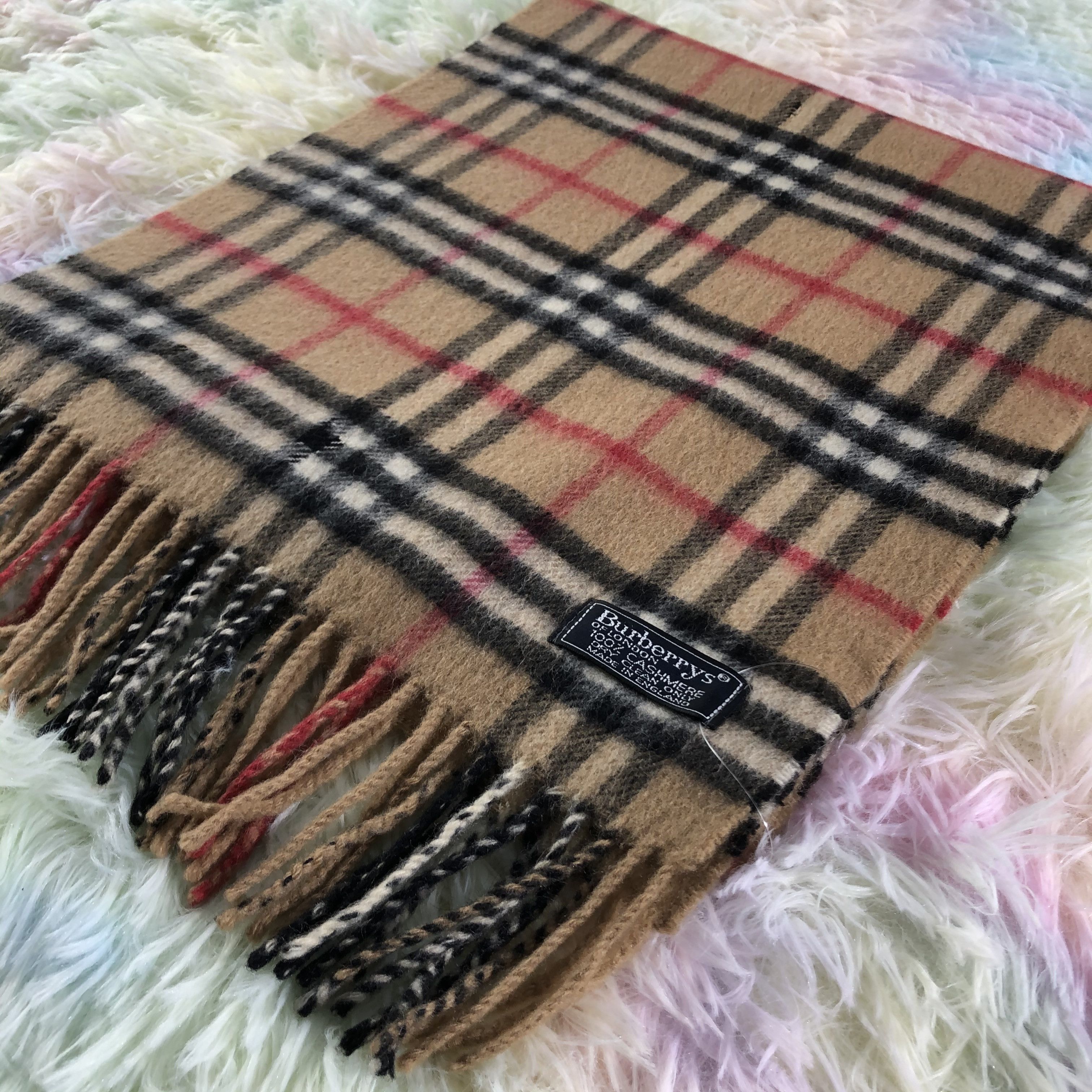 Burberry Scarf / Muffler / Neckwear - KM191