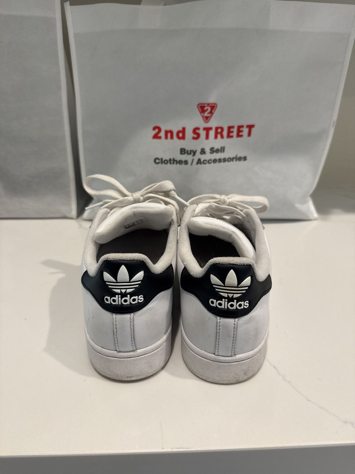Adidas Adidas superstars Size US 9 / EU 42 - 2 Thumbnail