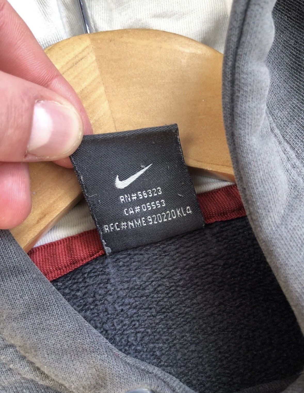 Nike NIKE Vintage Big Logo Hoodie Streetwear Hype Rare Casual Size US L / EU 52-54 / 3 - 6 Thumbnail
