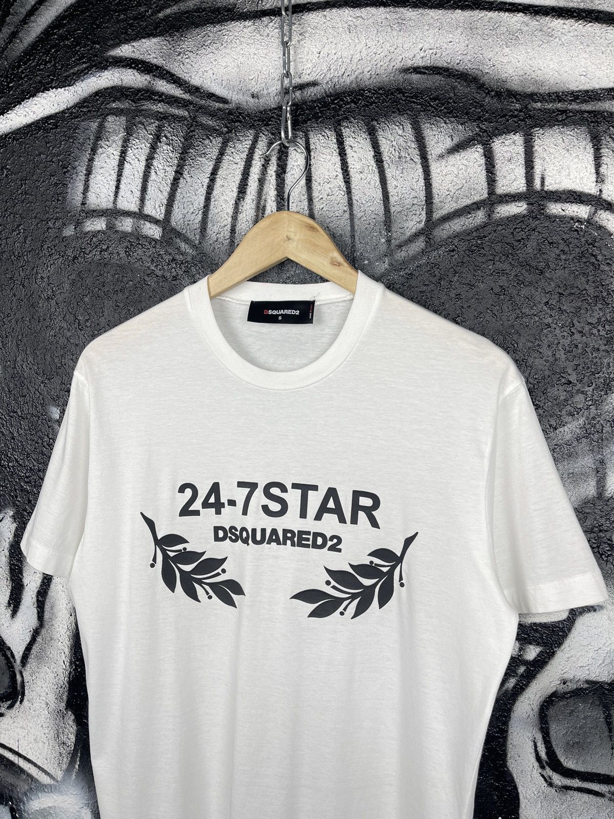 Dsquared2 Dsquared2 Italian Cotton Front Logo White T-Shirt Size S Size US S / EU 44-46 / 1 - 2 Thumbnail