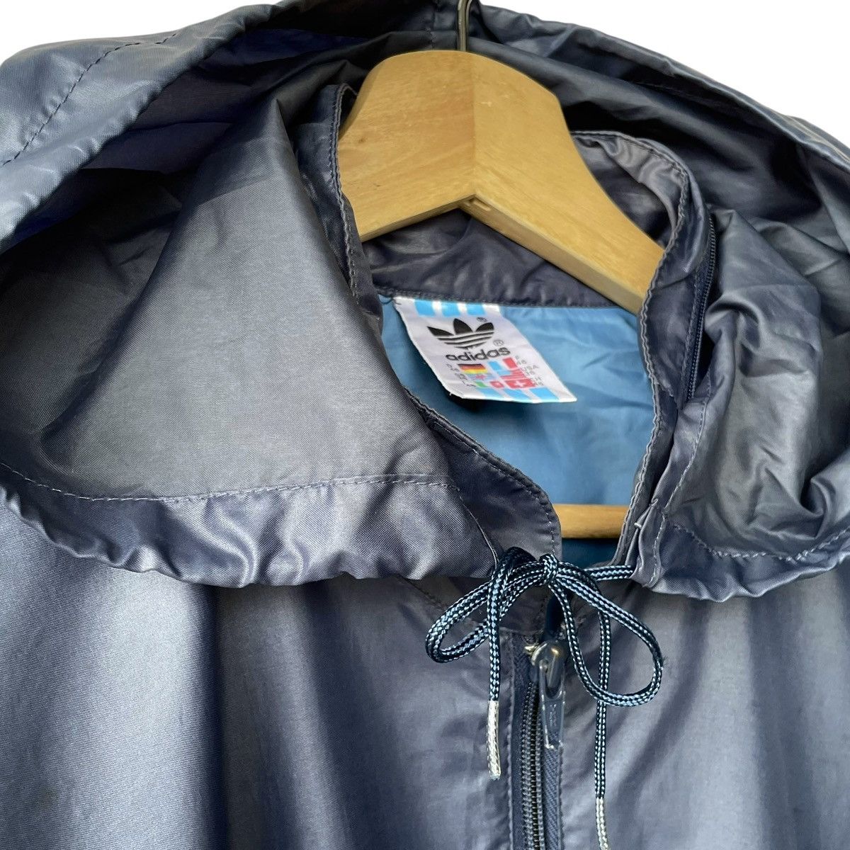 Adidas Adidas Trefoil Bundeswehr Germany Navy Foldable Windbreaker Size US L / EU 52-54 / 3 - 3 Thumbnail