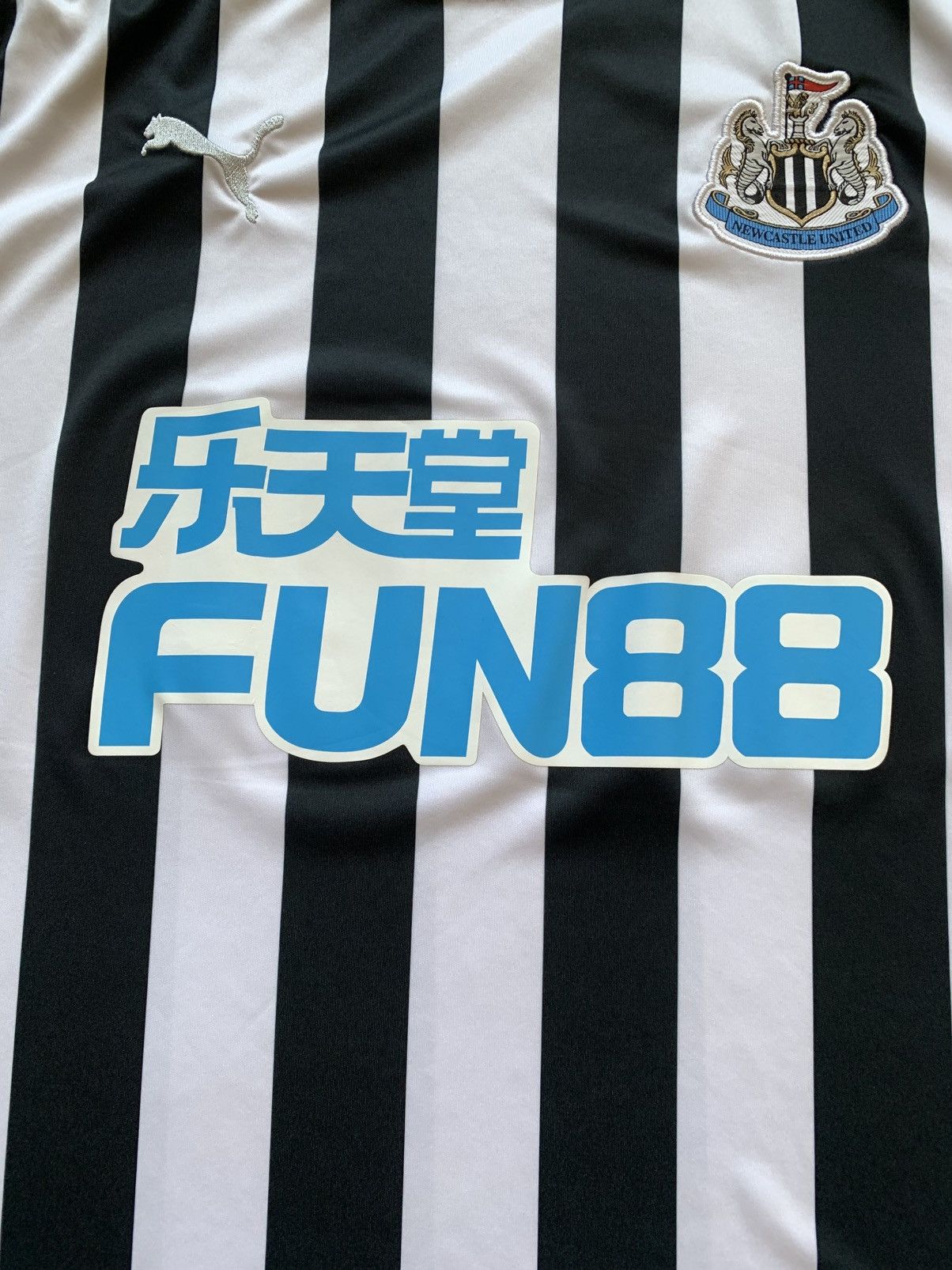 Puma 🔥PUMA NEWCASTLE UNITED 2020 2021 HOME SOCCER JERSEY Size US L / EU 52-54 / 3 - 4 Thumbnail